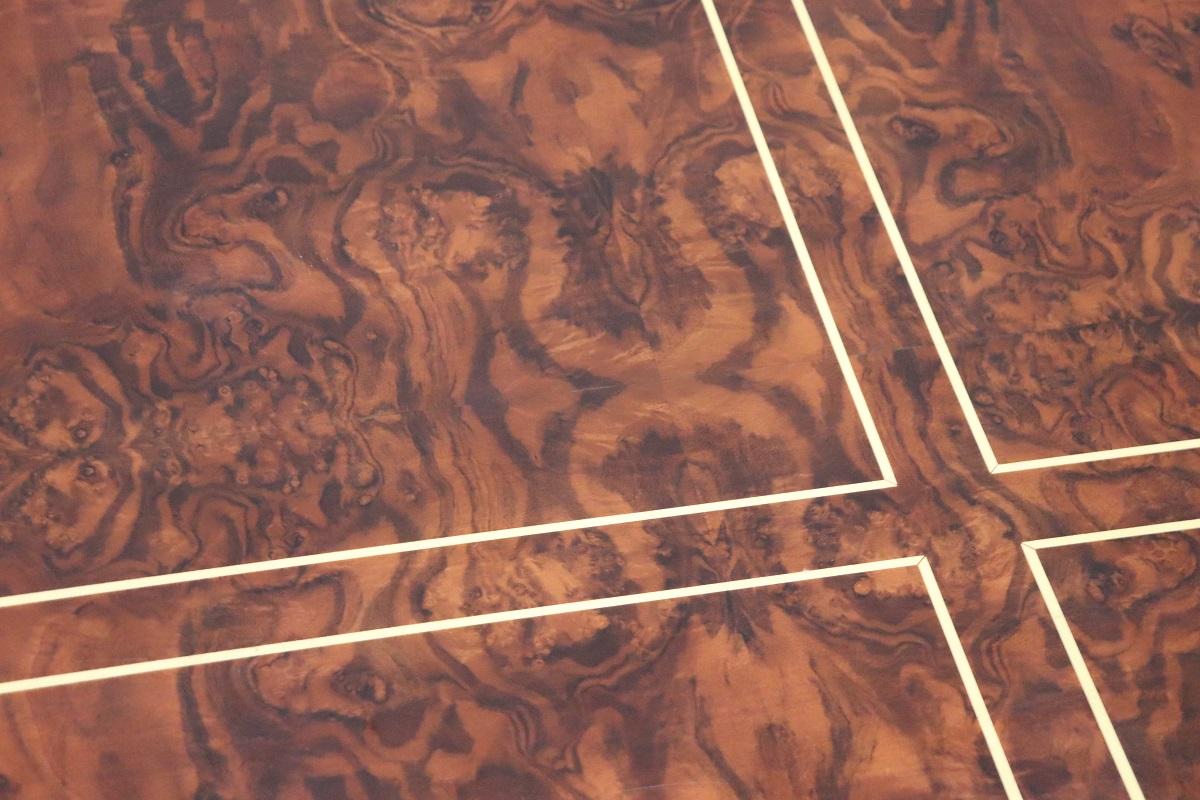 Italian Design Square Coffee Table in Walnut Burl, 1970s For Sale 2