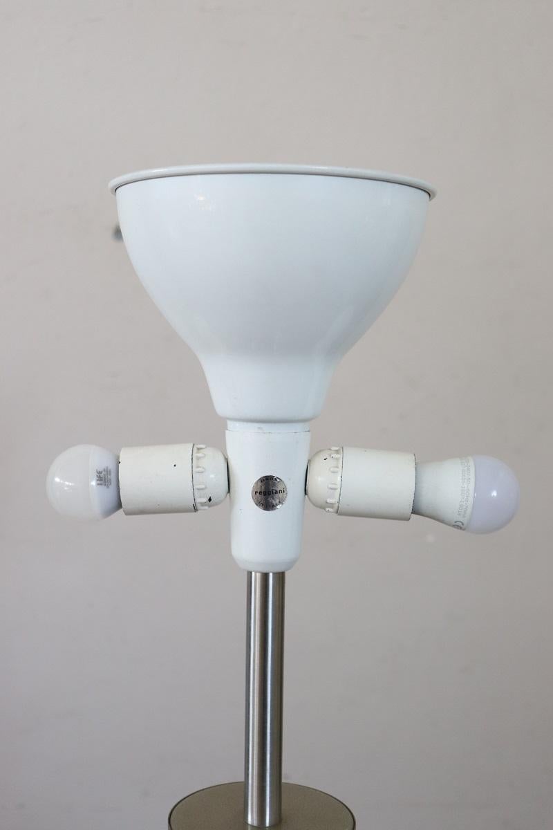 Italiano Lampada da tavolo in acciaio di design italiano di Goffredo Reggiani, anni '70 in vendita