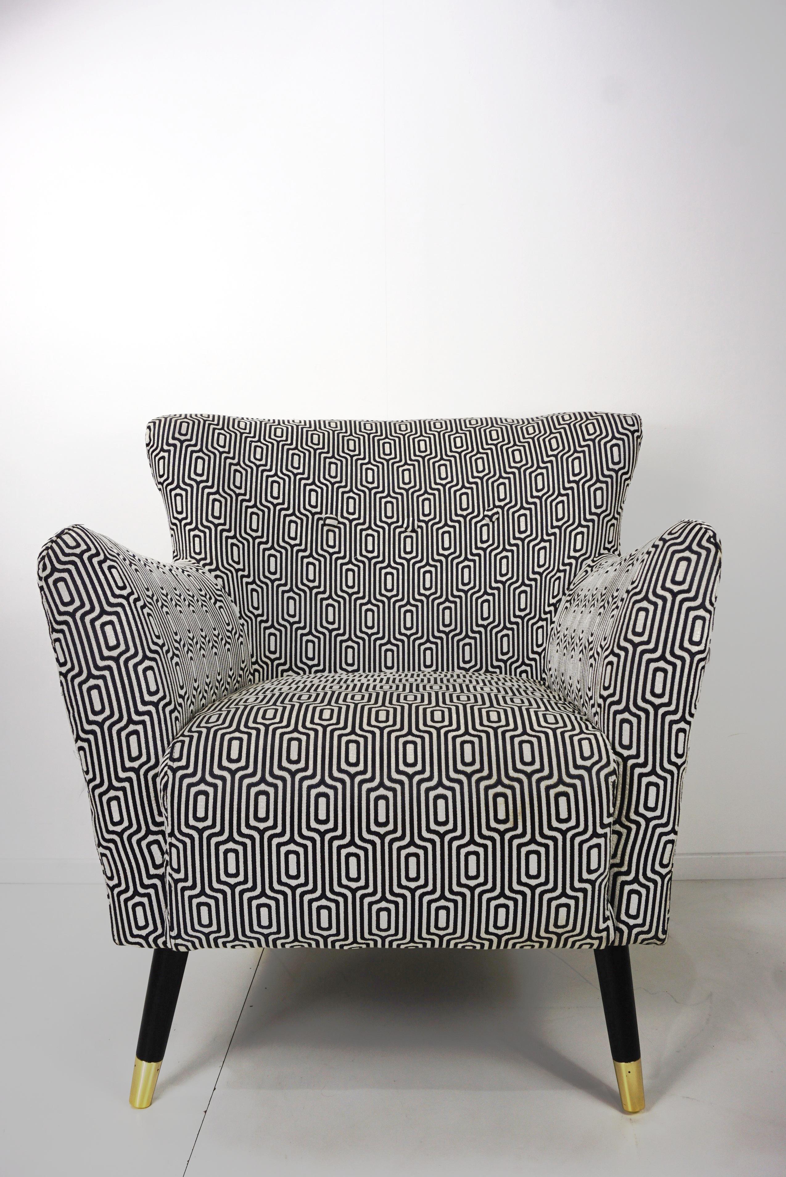 Italian Design Style Black and White Fabric Pair of Armchairs For Sale 3