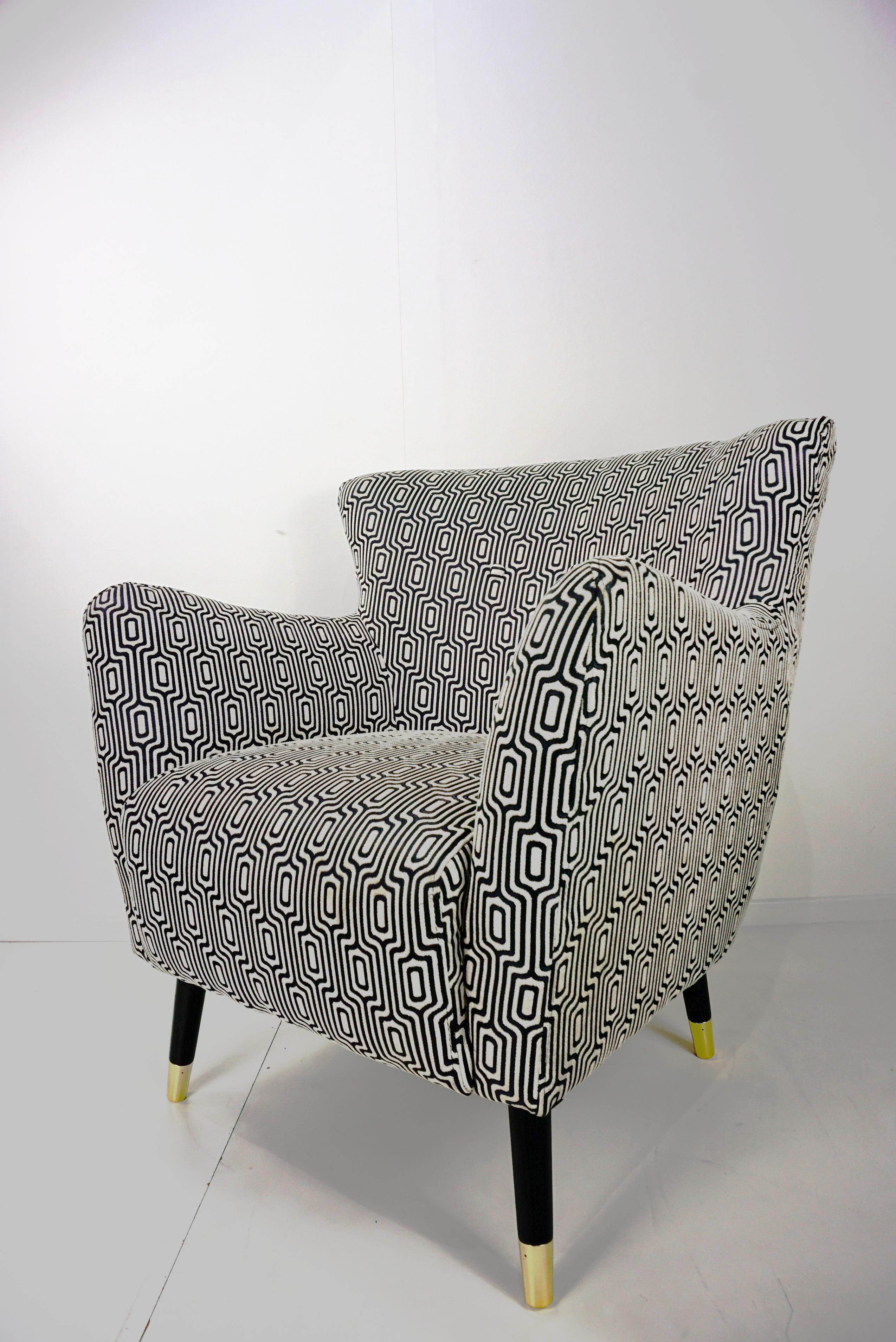 Mid-Century Modern Paire de fauteuils en tissu noir et blanc de style italien de design en vente