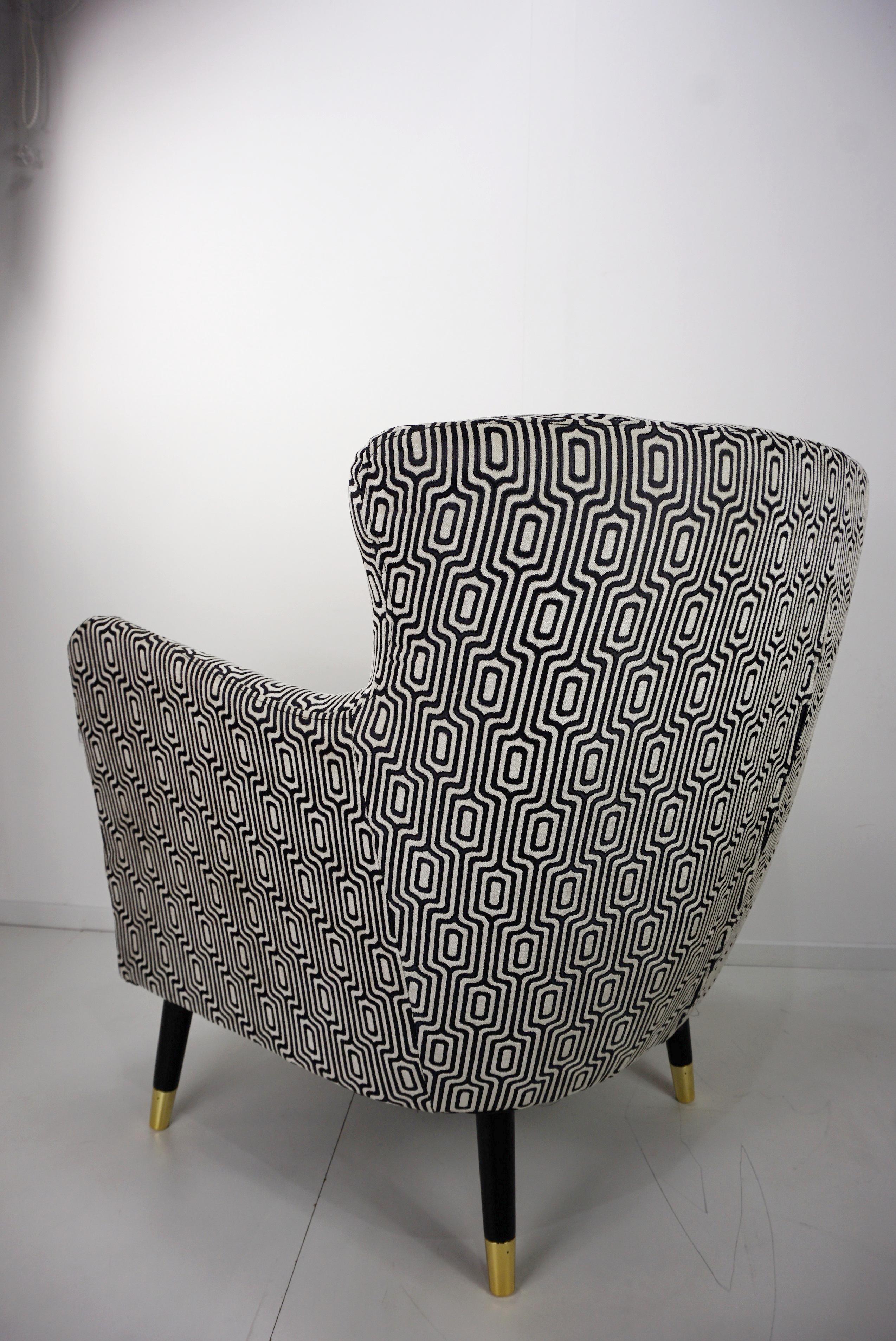 Italian Design Style Black and White Fabric Pair of Armchairs In New Condition For Sale In Tourcoing, FR