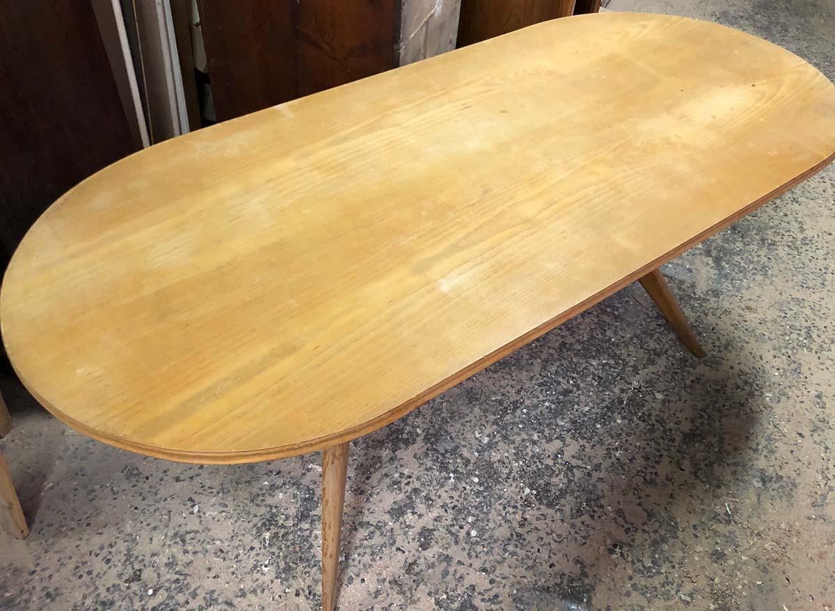 Châtaignier Table de design italienne en châtaignier des années 1960 restaurée et polie à la cire de Toscane en vente