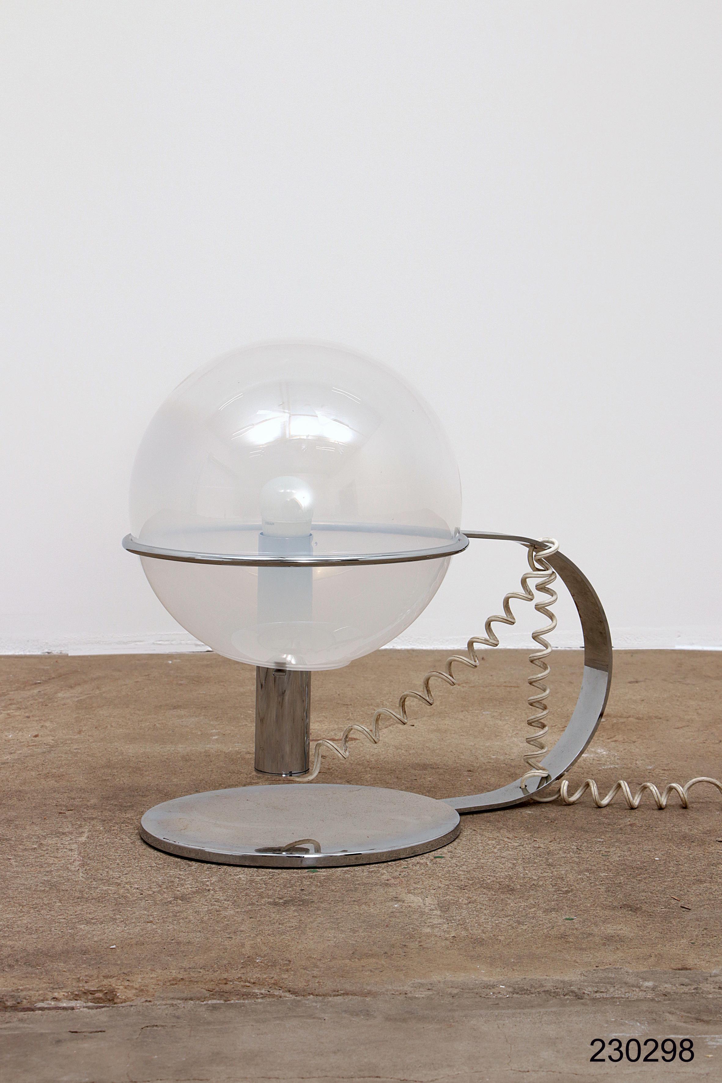 Lampe de table italienne de design en chrome et verre, 1960 en vente 11