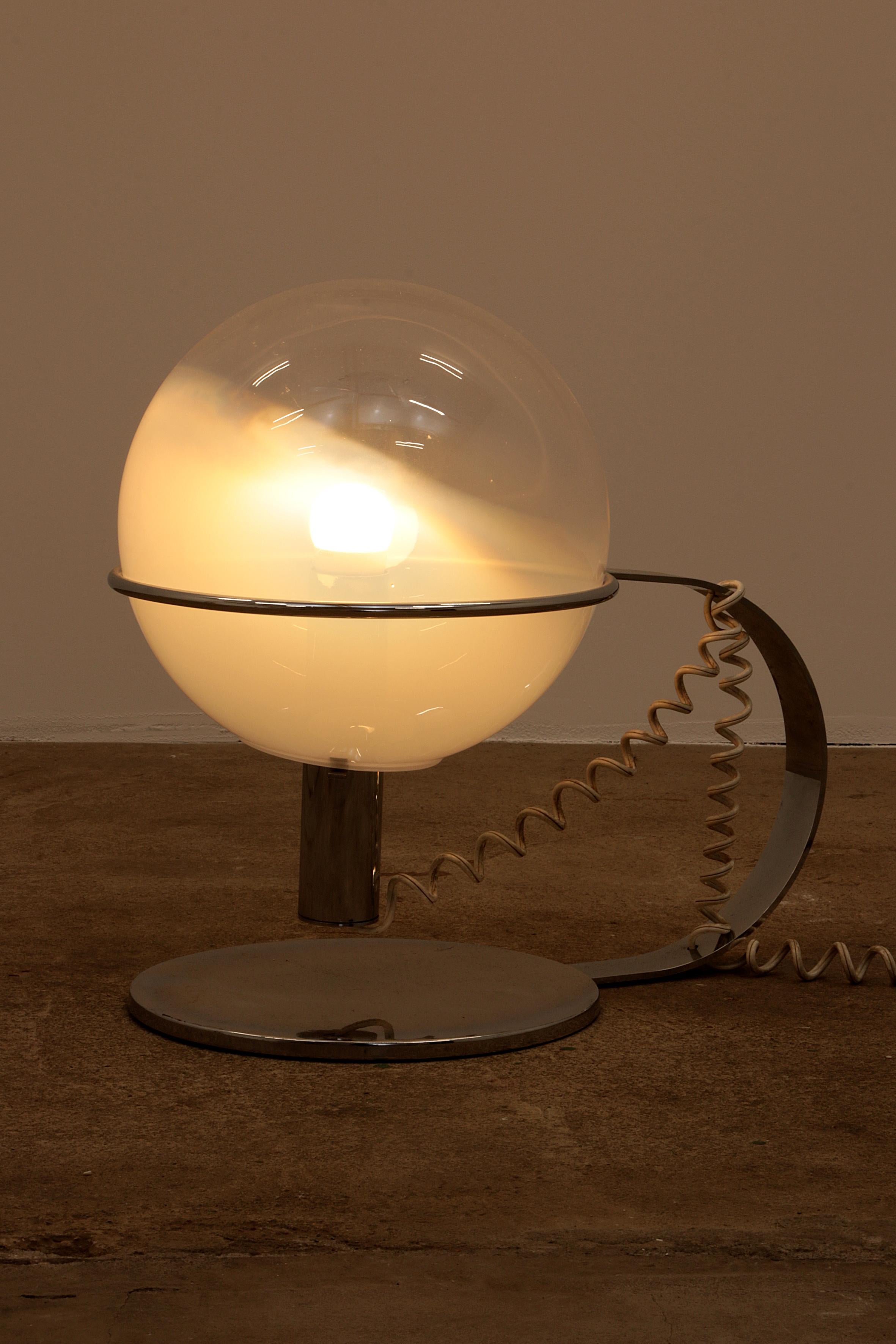 Verre Lampe de table italienne de design en chrome et verre, 1960 en vente