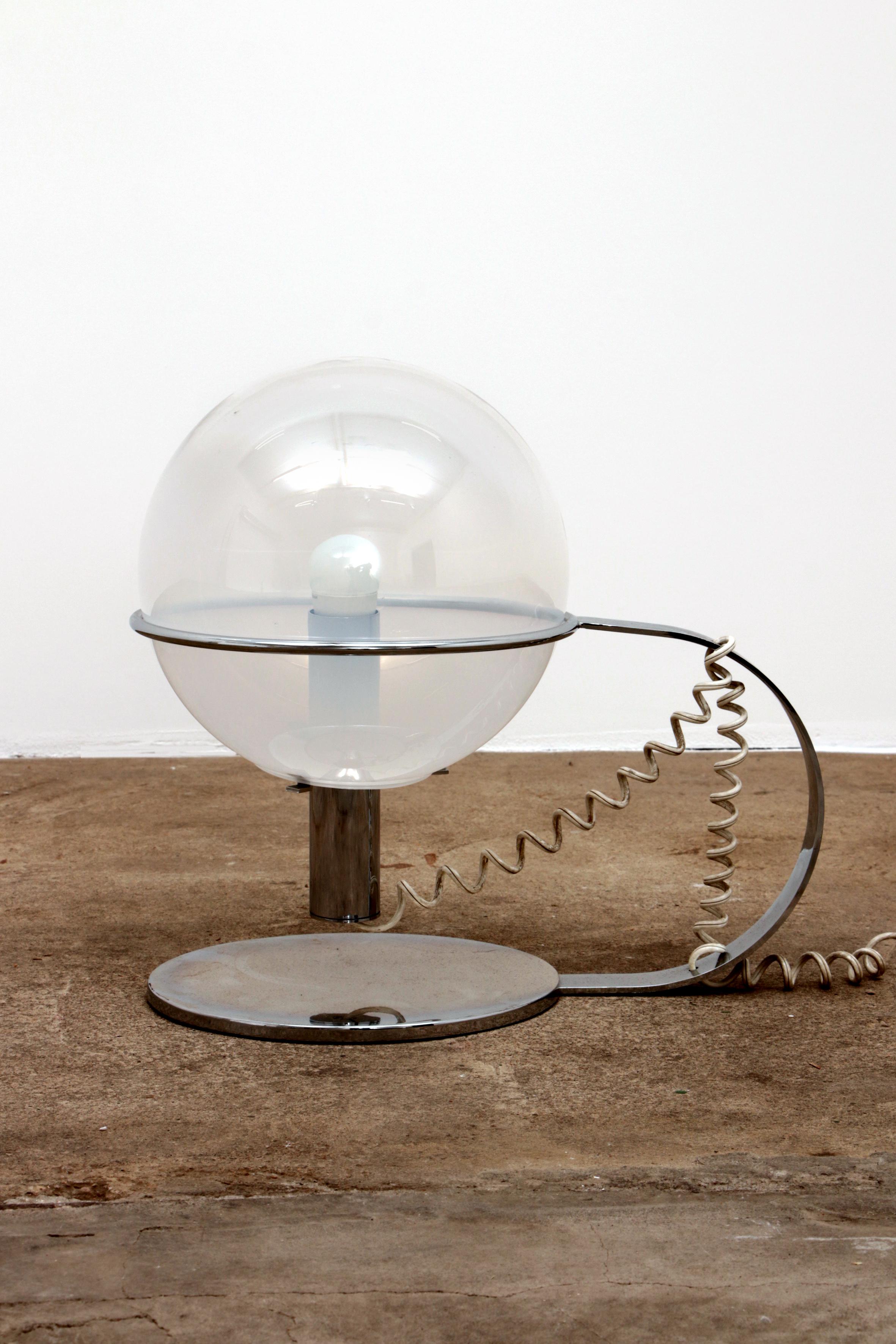 Lampe de table italienne de design en chrome et verre, 1960 en vente 1
