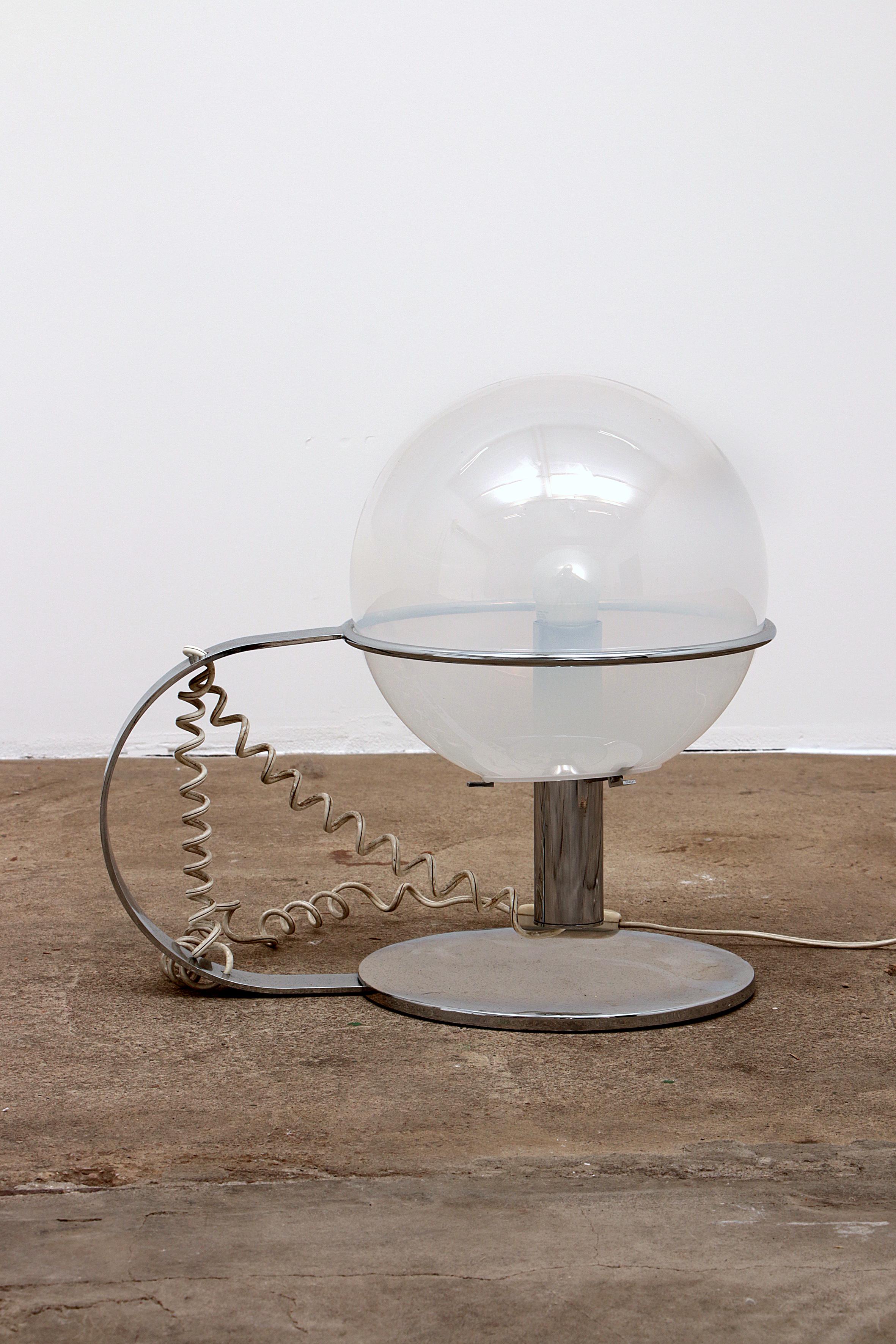 Lampe de table italienne de design en chrome et verre, 1960 en vente 3