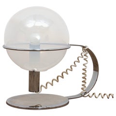 Lámpara de mesa de diseño italiano de cromo con cristal, 1960