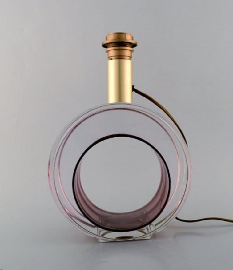 Design italien:: lampe de table en plexiglas coloré et laiton:: 1970 en vente 1