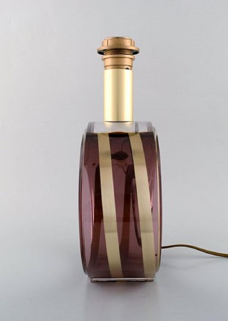 Design italien:: lampe de table en plexiglas coloré et laiton:: 1970 en vente 2