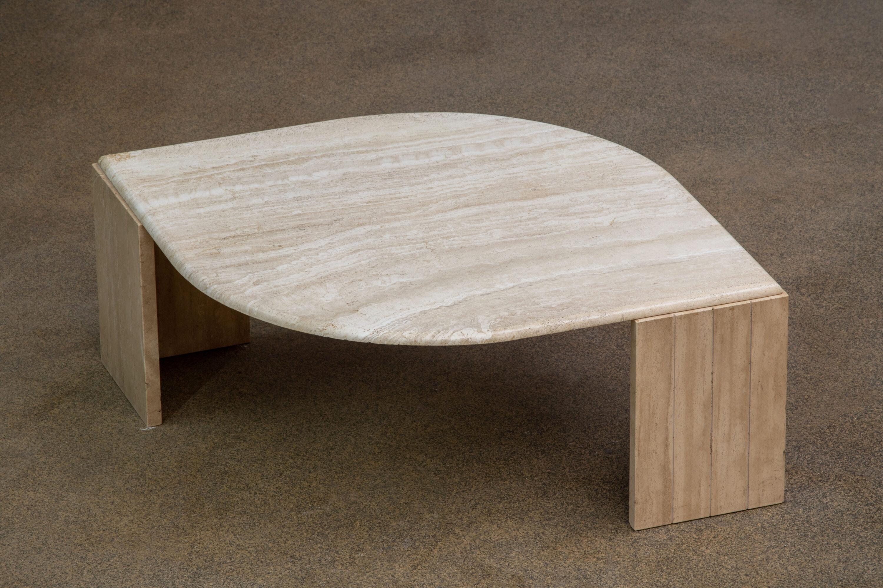 Italian Design Travertine Coffee Table, 1970 For Sale 2