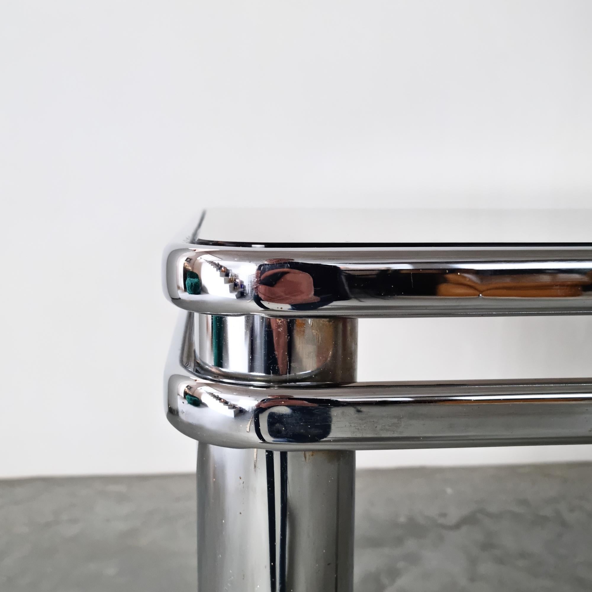 Italienischer Esstisch aus Chromrohr und Rauchglas im italienischen Design, 1970 (Moderne der Mitte des Jahrhunderts) im Angebot