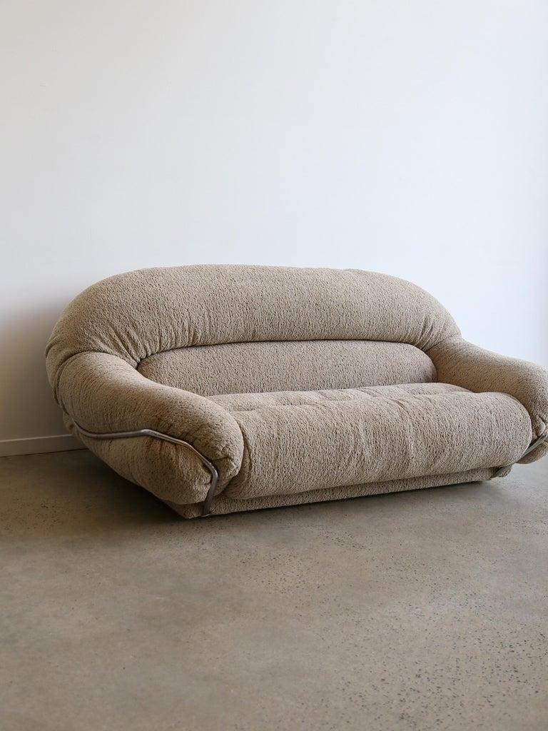 Sofá de dos plazas de diseño italiano con estructura cromada y Bouclè en venta 6