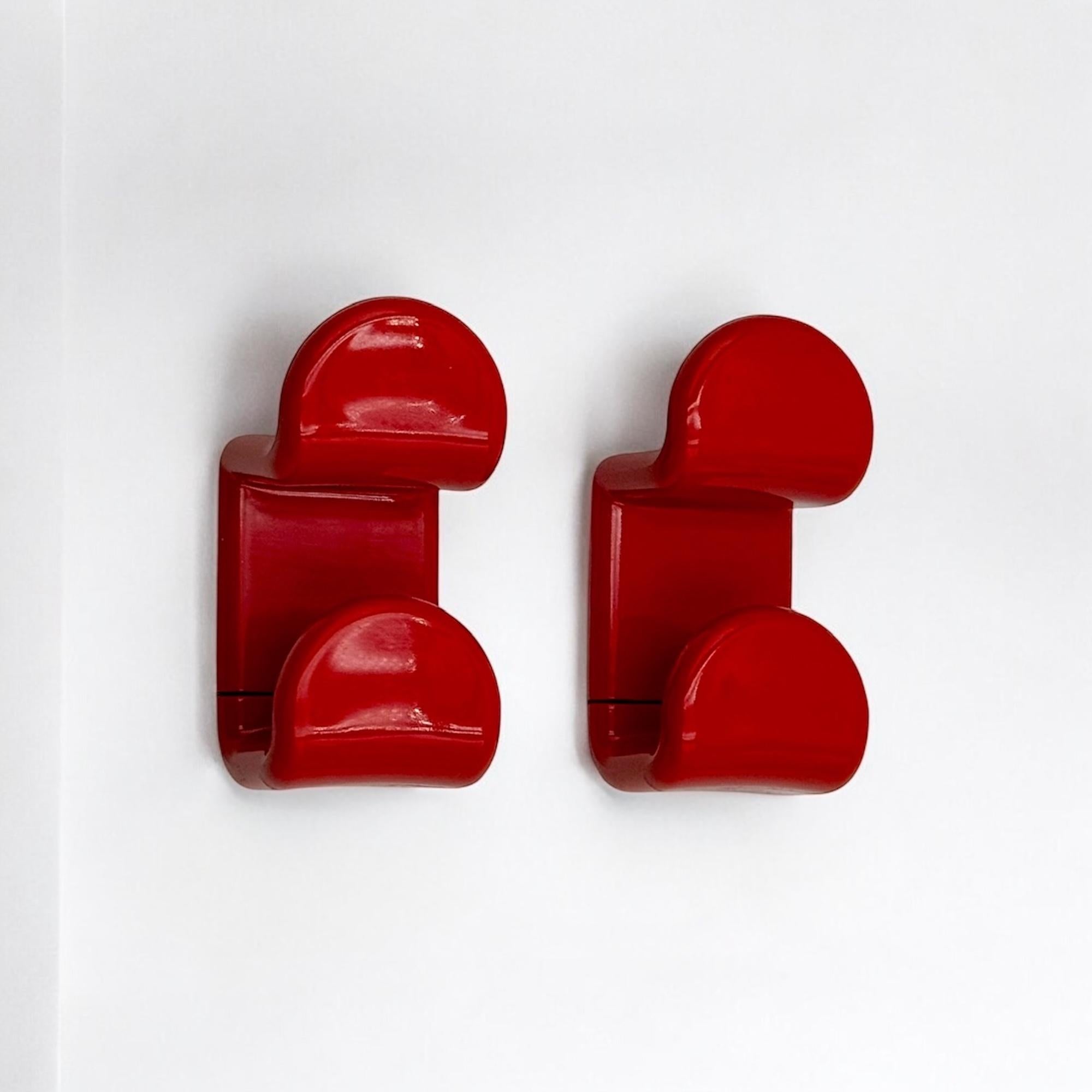 Ganci da parete di design italiano di Ambrogio Rossari per Gedy in rosso lucido, set di 2 In condizioni buone in vendita a San Benedetto Del Tronto, IT