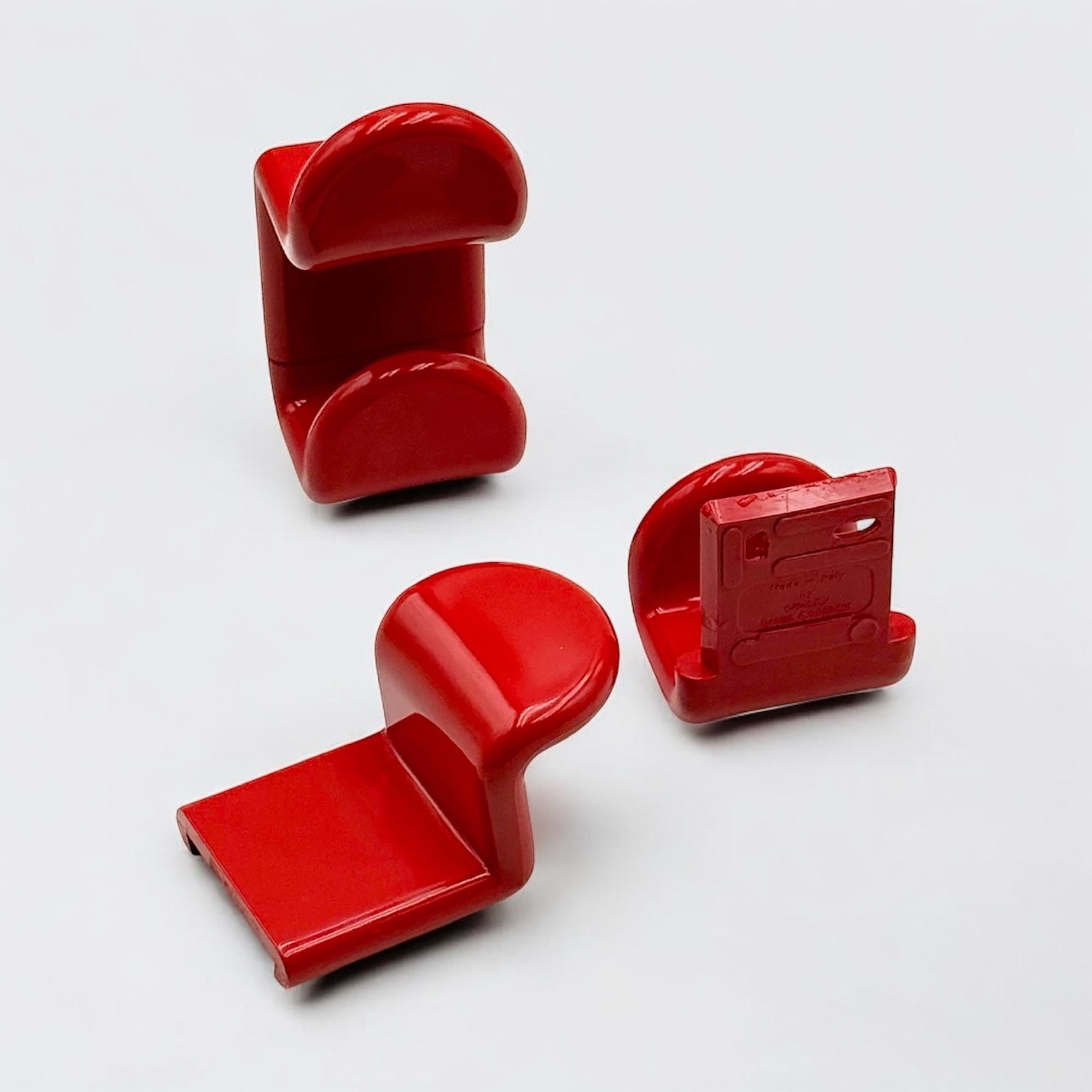 Fine XX secolo Ganci da parete di design italiano di Ambrogio Rossari per Gedy in rosso lucido, set di 2 in vendita