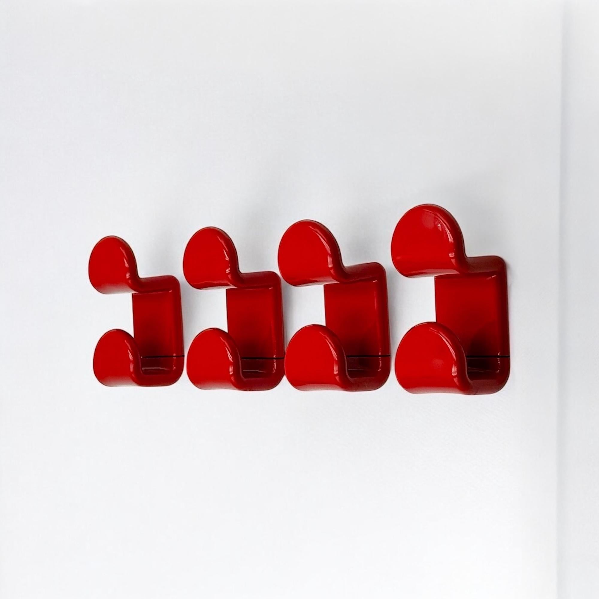 Ganci da parete di design italiano di Ambrogio Rossari per Gedy in rosso lucido, set di 2 in vendita 2