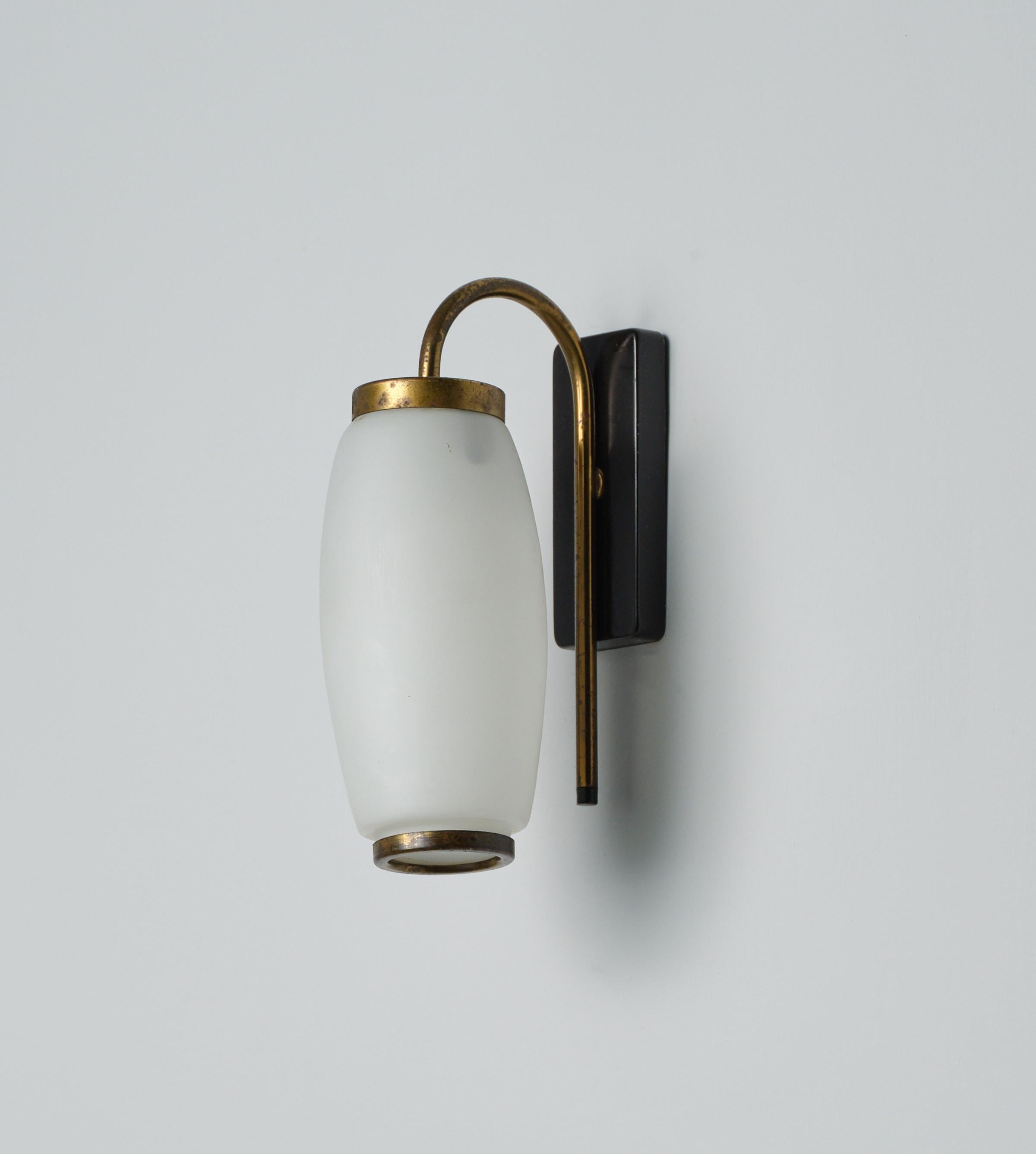italien Vintage Italian Lamp : 1950s Brass & Black Vintage Applique en vente