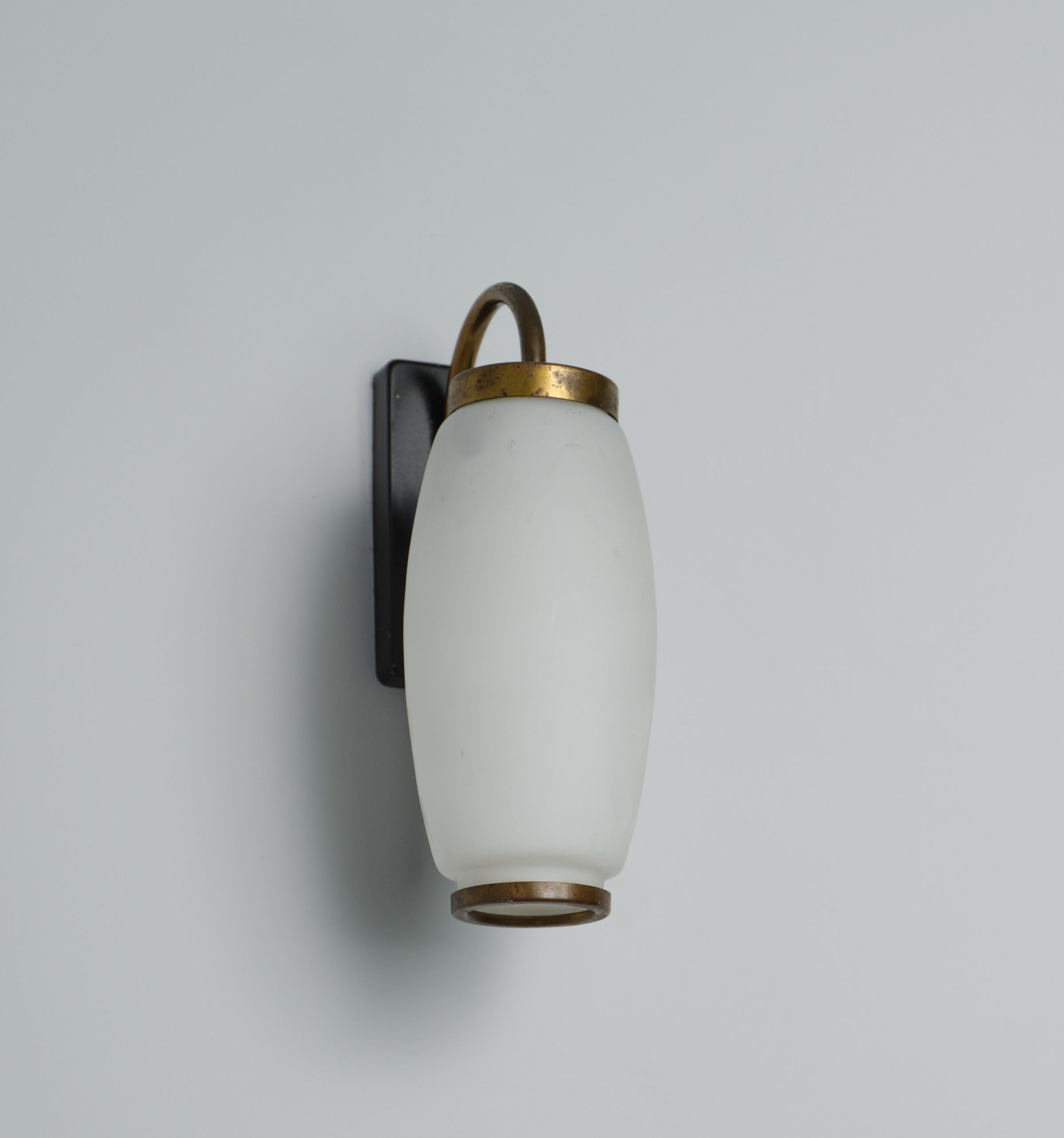 Mid-20th Century Italian Design Wall Lamp: 1950s Brass & Black Vintage Applique For Sale