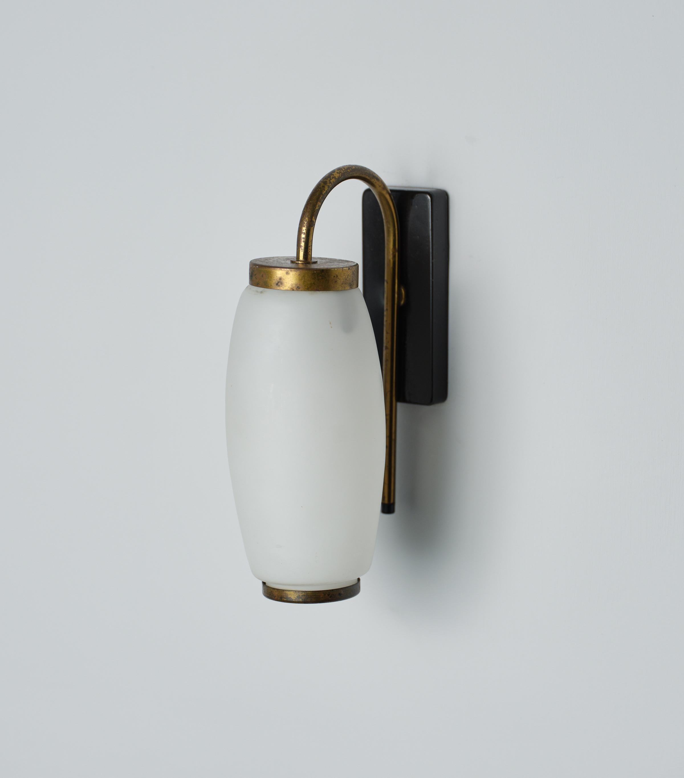 Milieu du XXe siècle Vintage Italian Lamp : 1950s Brass & Black Vintage Applique en vente