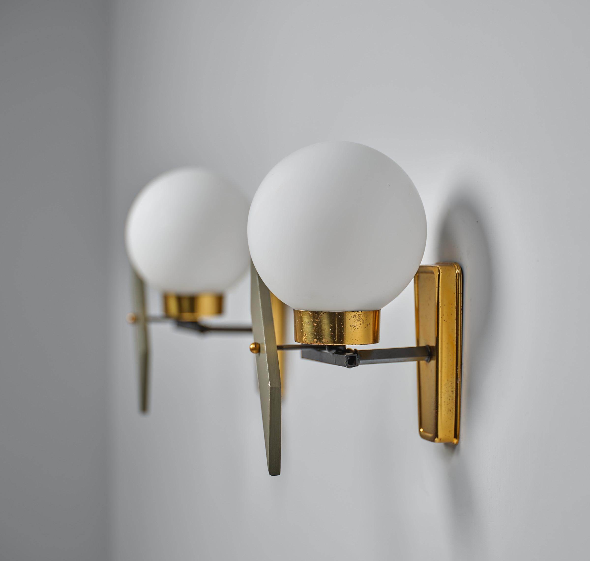 Mid-Century Modern Italian Design Wall Sconces - 1950s Vintage, Brass, Black Lacquer, Opaline glass For Sale