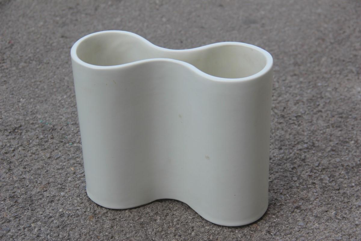 Italian design white convex vase 1960 Angelo Mangiarotti style.