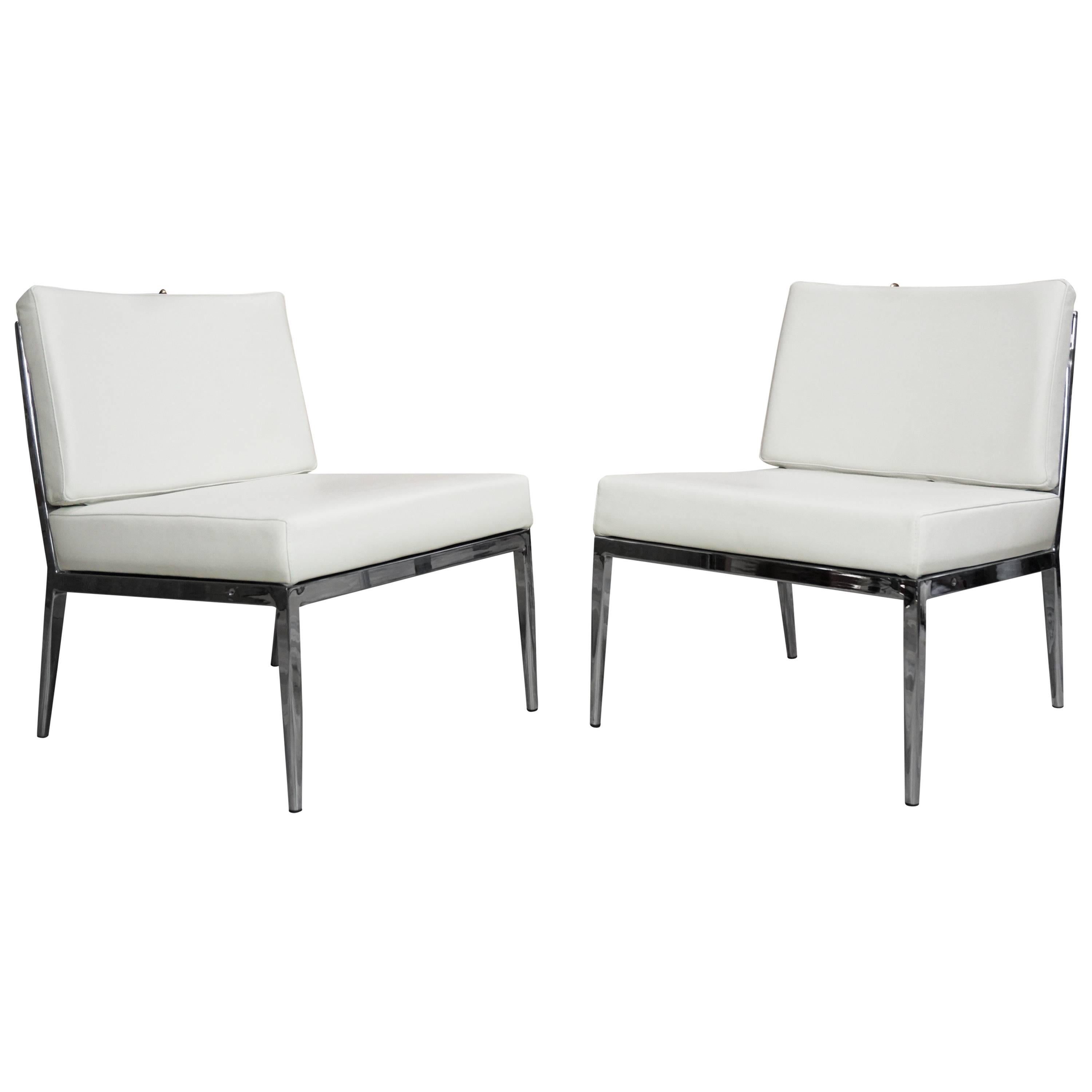 Italian design white leather and chrome metal lounger chairs trendy and class, chromed structure, removable cushions cover in beige leather. Comfortable, lounge seat with a height of 41 cm.
