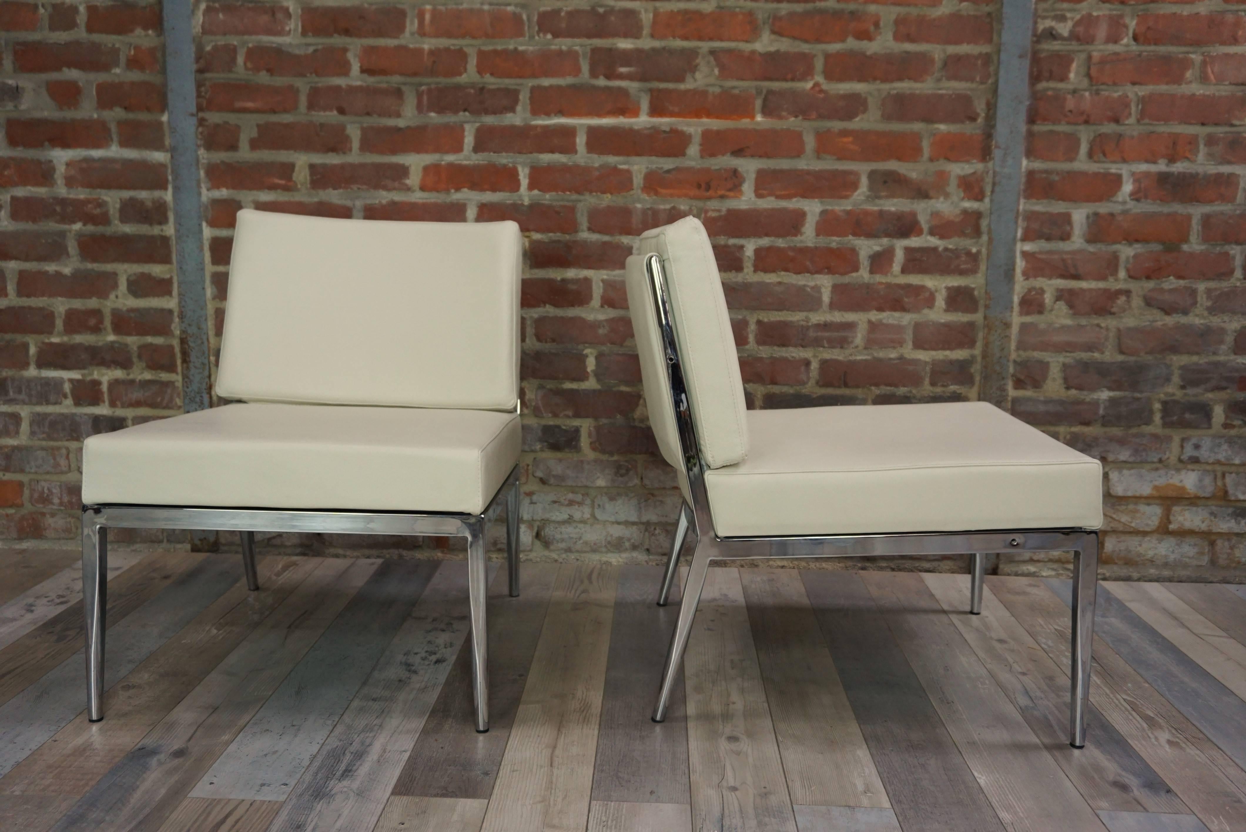 20th Century Italian Design White Leather and Chrome Metal Lounger Chairs