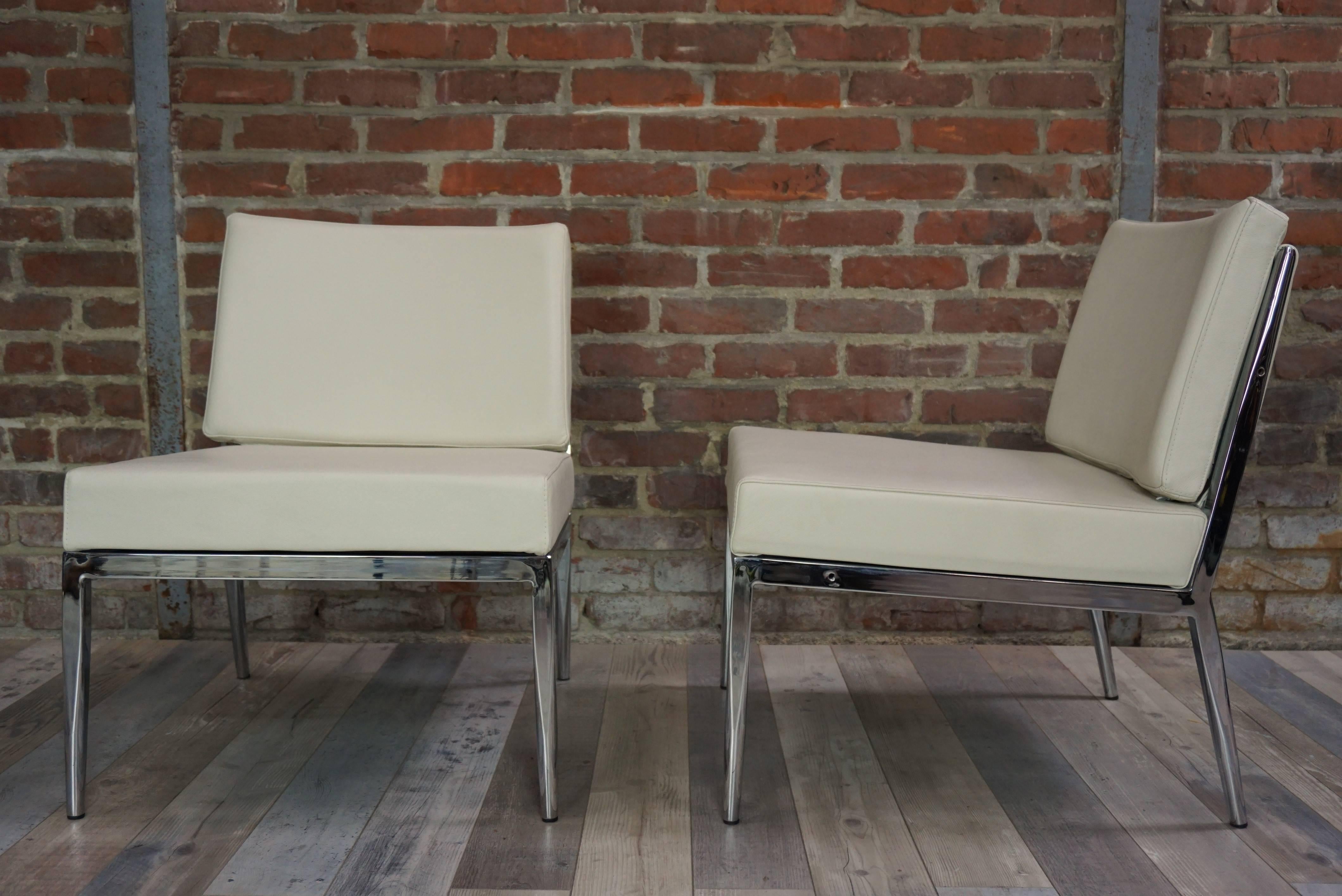 Italian Design White Leather and Chrome Metal Lounger Chairs 3