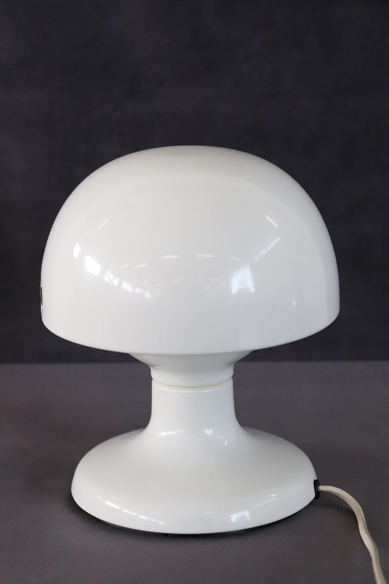 Italienische Tischlampe aus weißem Metall im italienischen Design von Tobia und Afra Scarpa für Flos, 1960er Jahre im Angebot 10