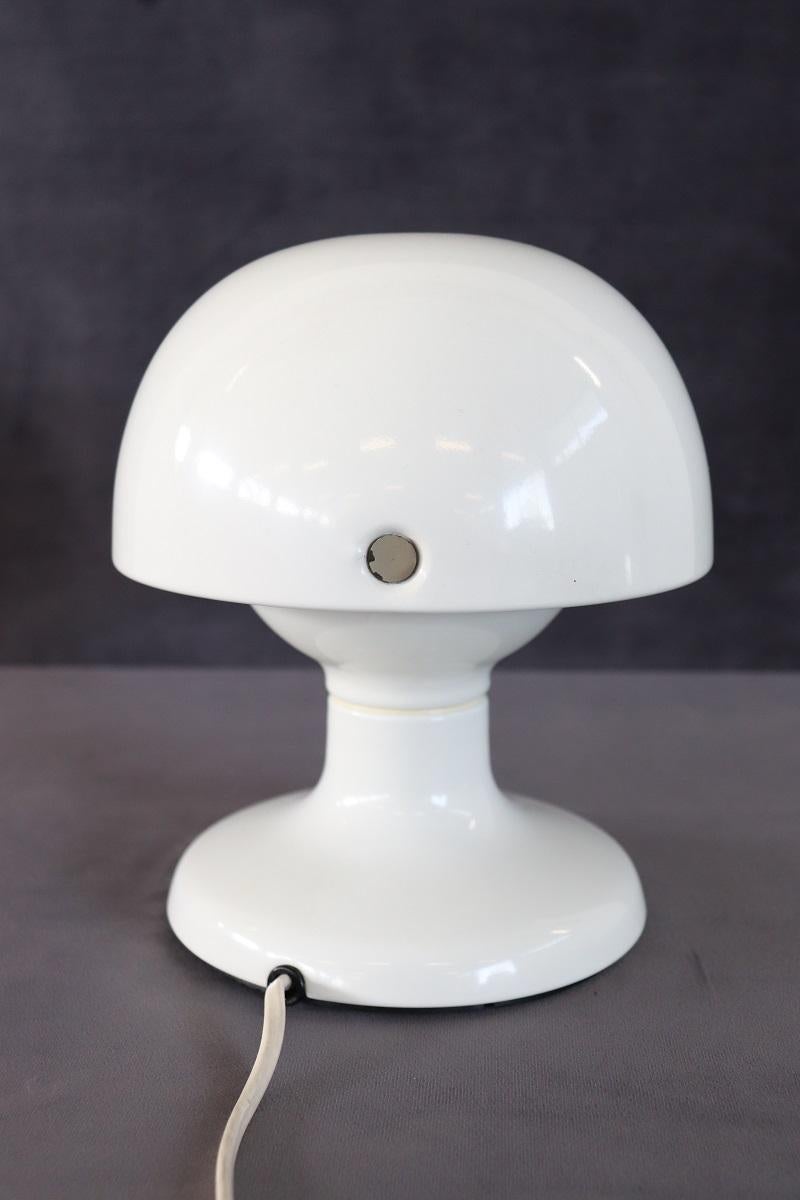 Italienische Tischlampe aus weißem Metall im italienischen Design von Tobia und Afra Scarpa für Flos, 1960er Jahre im Angebot 11