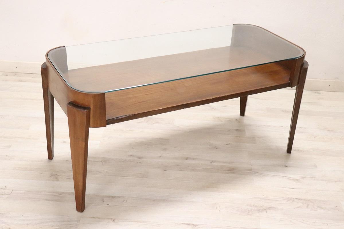 Verre Table de canapé ou table basse à plateau en bois et verre, design italien, années 1950 en vente
