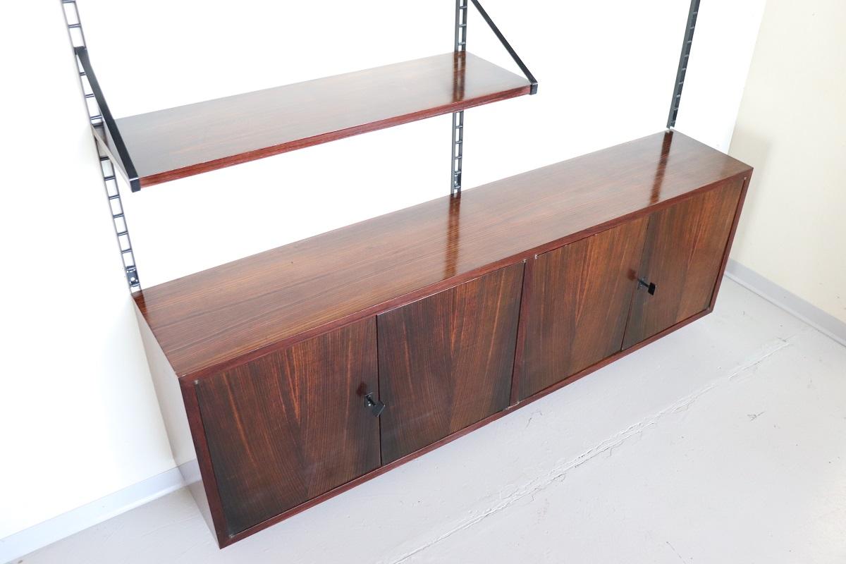 Italienisches Design Bücherregal aus Holz mit Stauraum, 1960er Jahre (Furnier) im Angebot