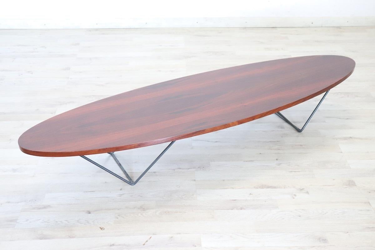 Ovaler langer Couchtisch aus Holz im italienischen Design, 1960er Jahre (Moderne der Mitte des Jahrhunderts) im Angebot