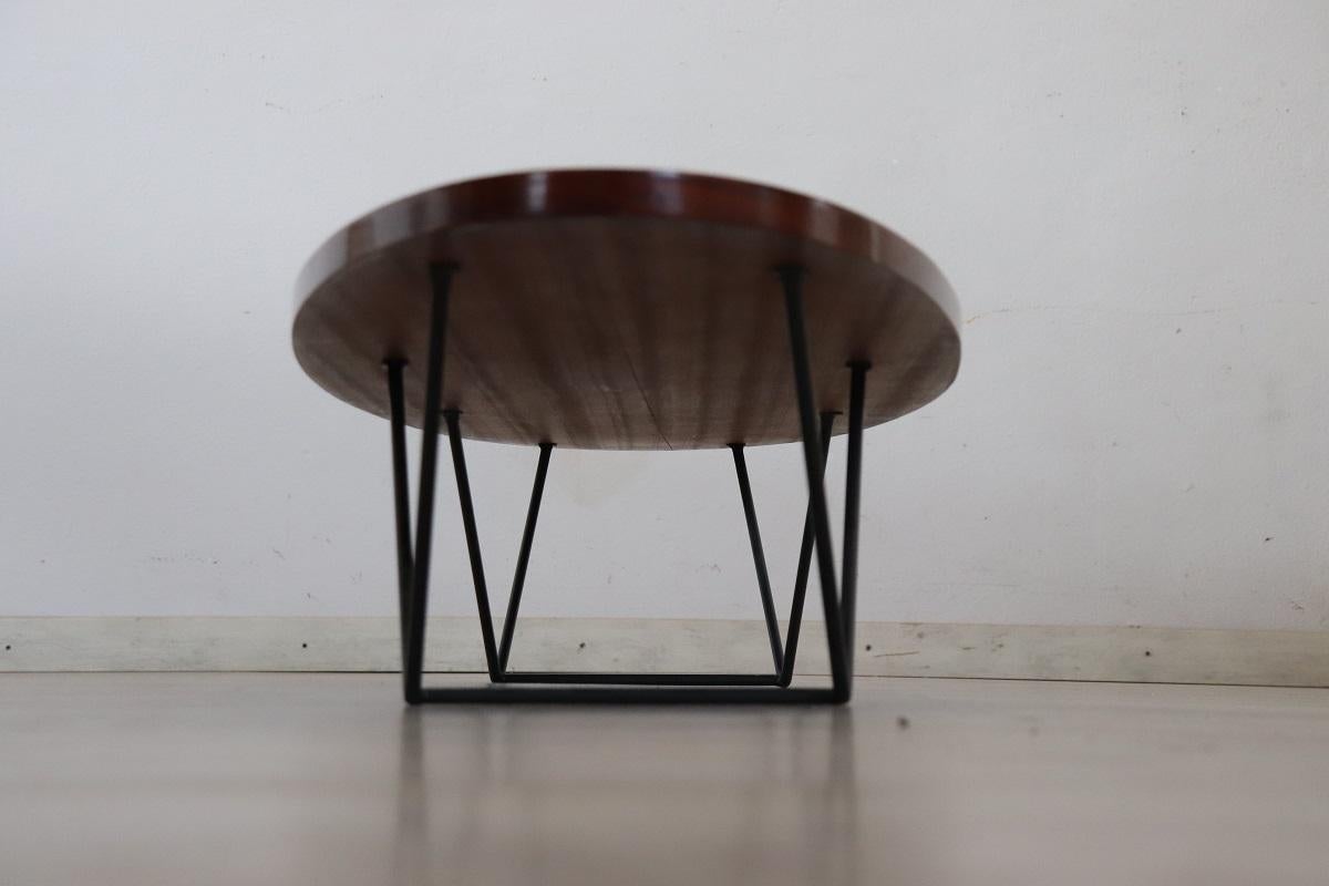 Ovaler langer Couchtisch aus Holz im italienischen Design, 1960er Jahre (Furnier) im Angebot