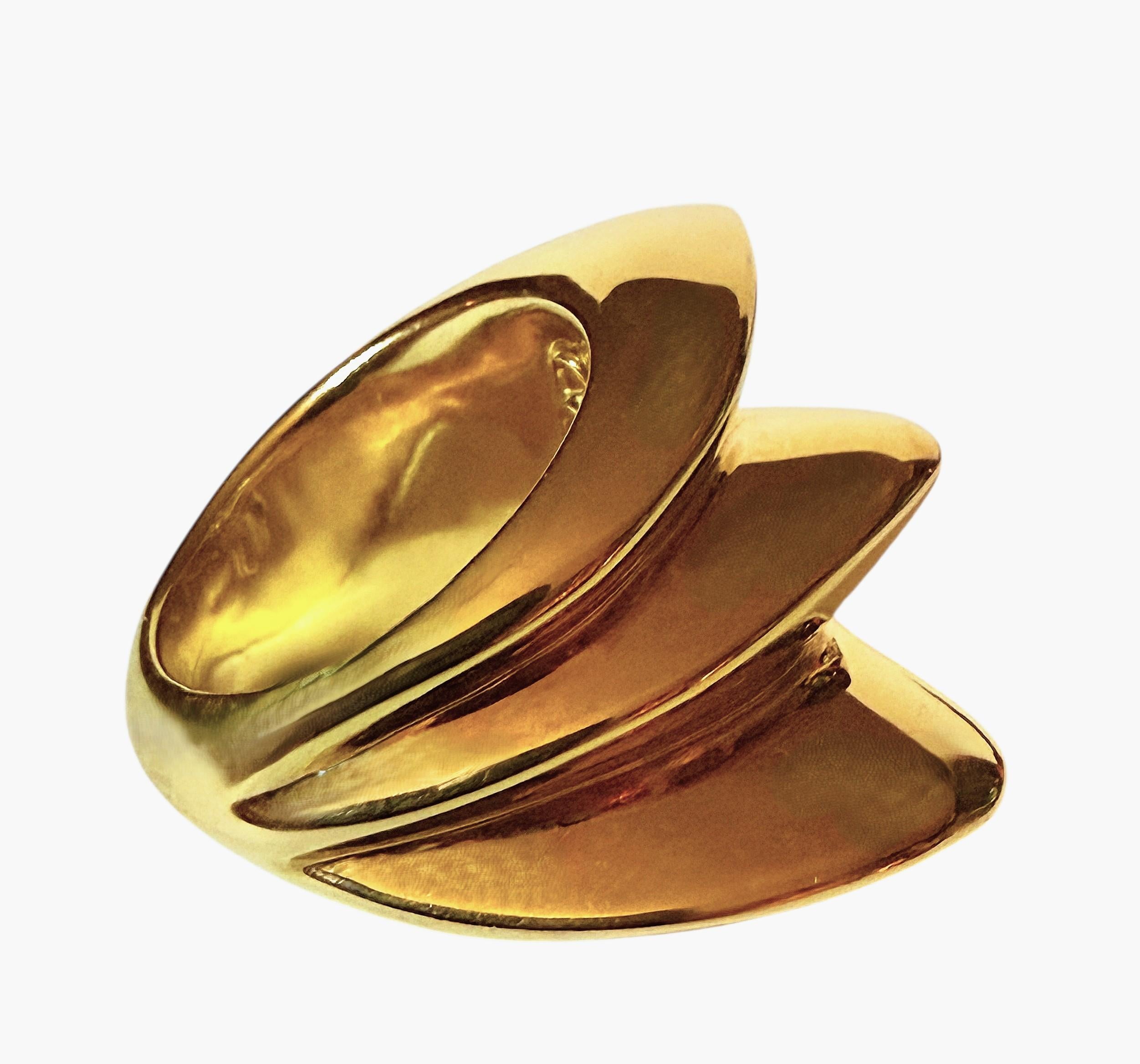 Italian Designed 14k Yellow Gold Chubby Architectural Style Ring Size 6 In Excellent Condition For Sale In Eagan, MN