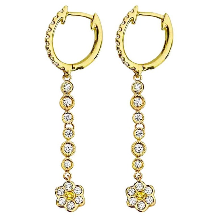 Italienische Designer-Ohrringe aus 18 Karat Gold mit Blumen-Diamant im  Angebot bei 1stDibs
