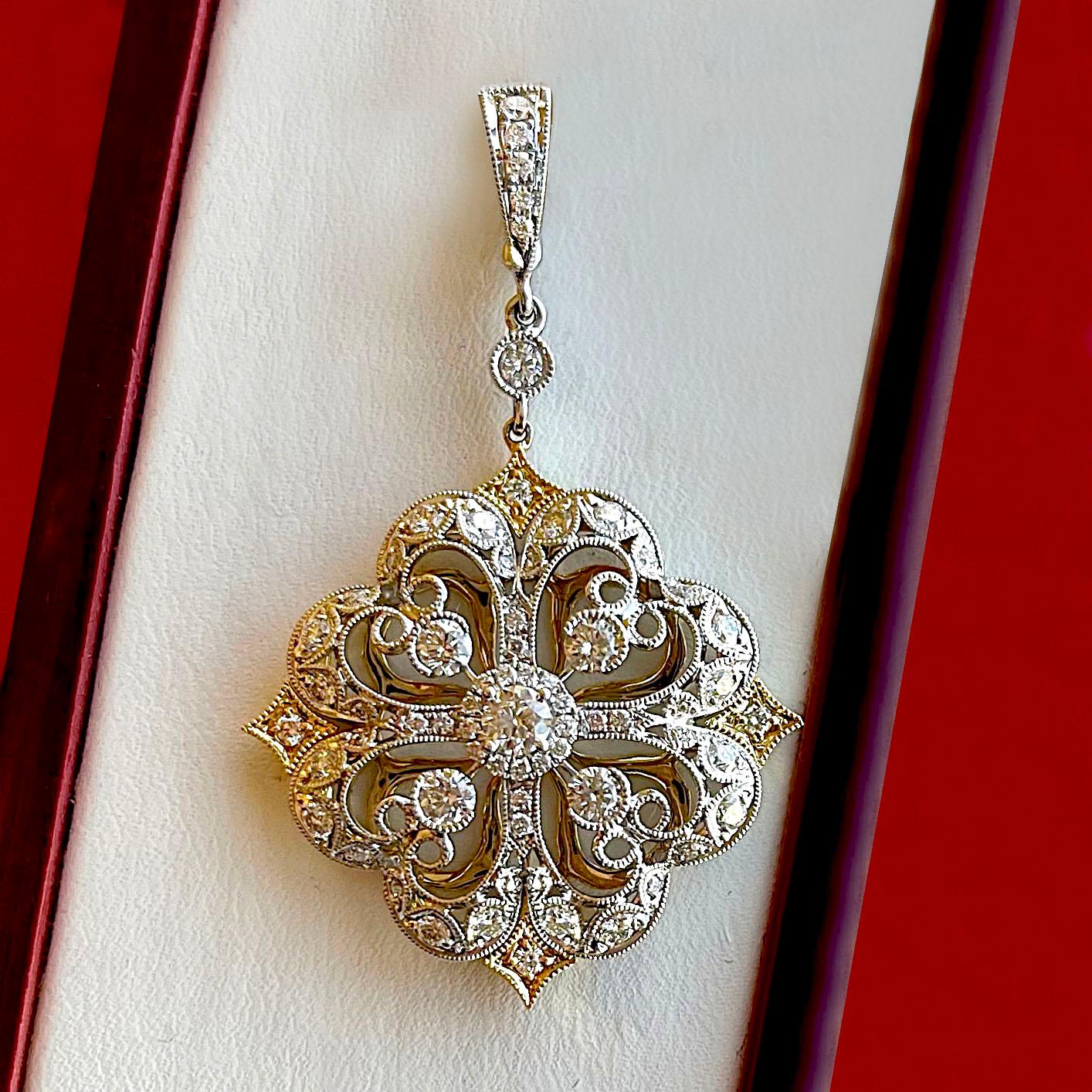 Taille ronde Pendentif de créateur italien en or 18 carats à motif de fleurs et diamants en vente