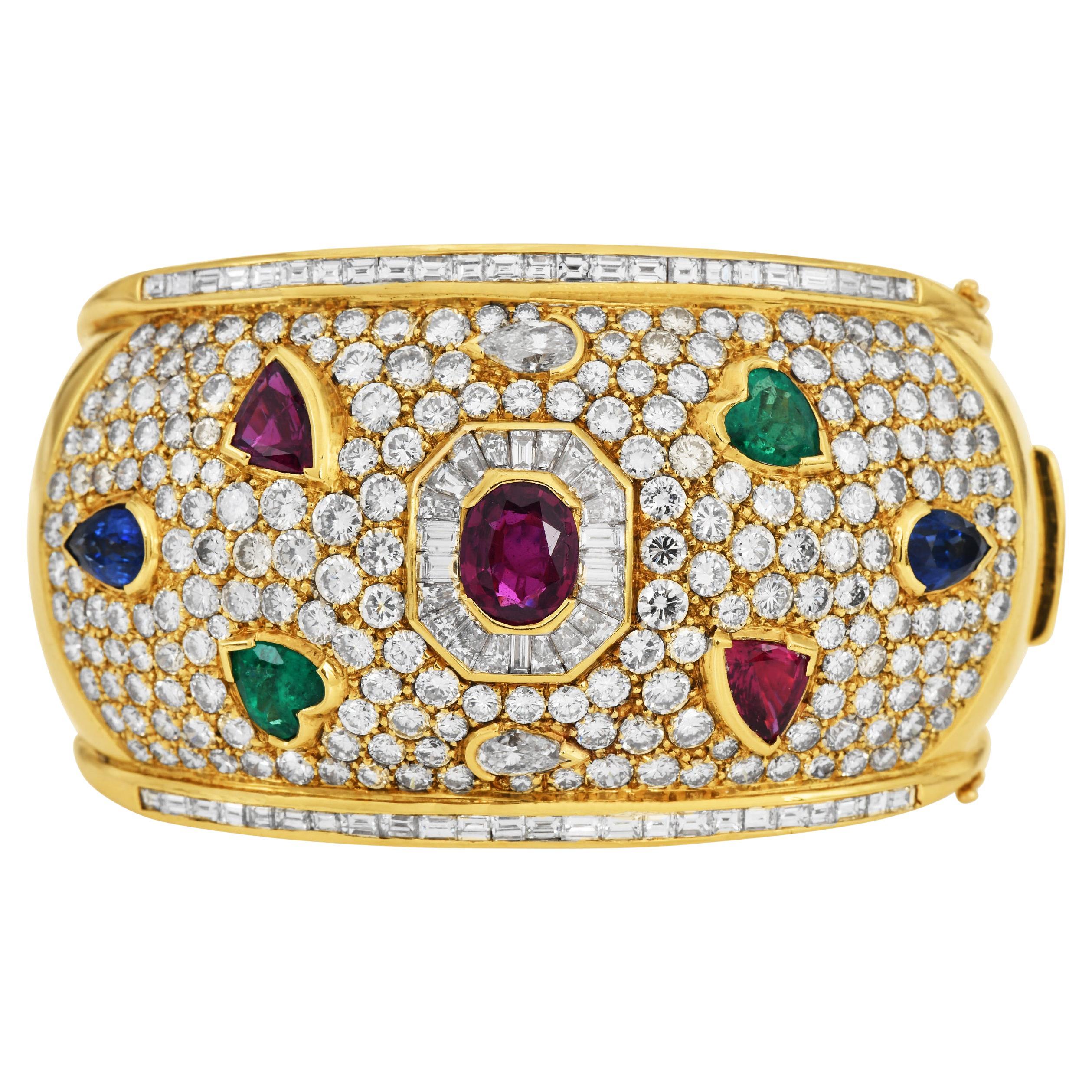 Bracciale in oro 18 carati con diamanti multipli da 35,40 carati, firmato da un designer italiano