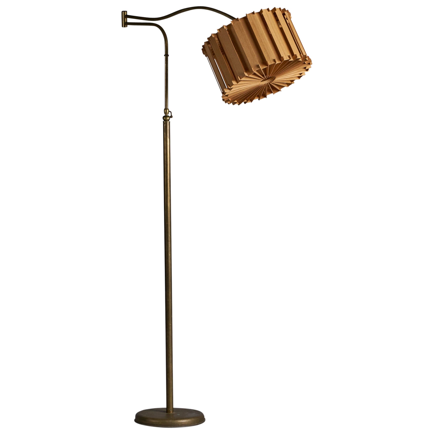 Lampada da terra regolabile di design italiano, ottone, pino, Italia, anni '40