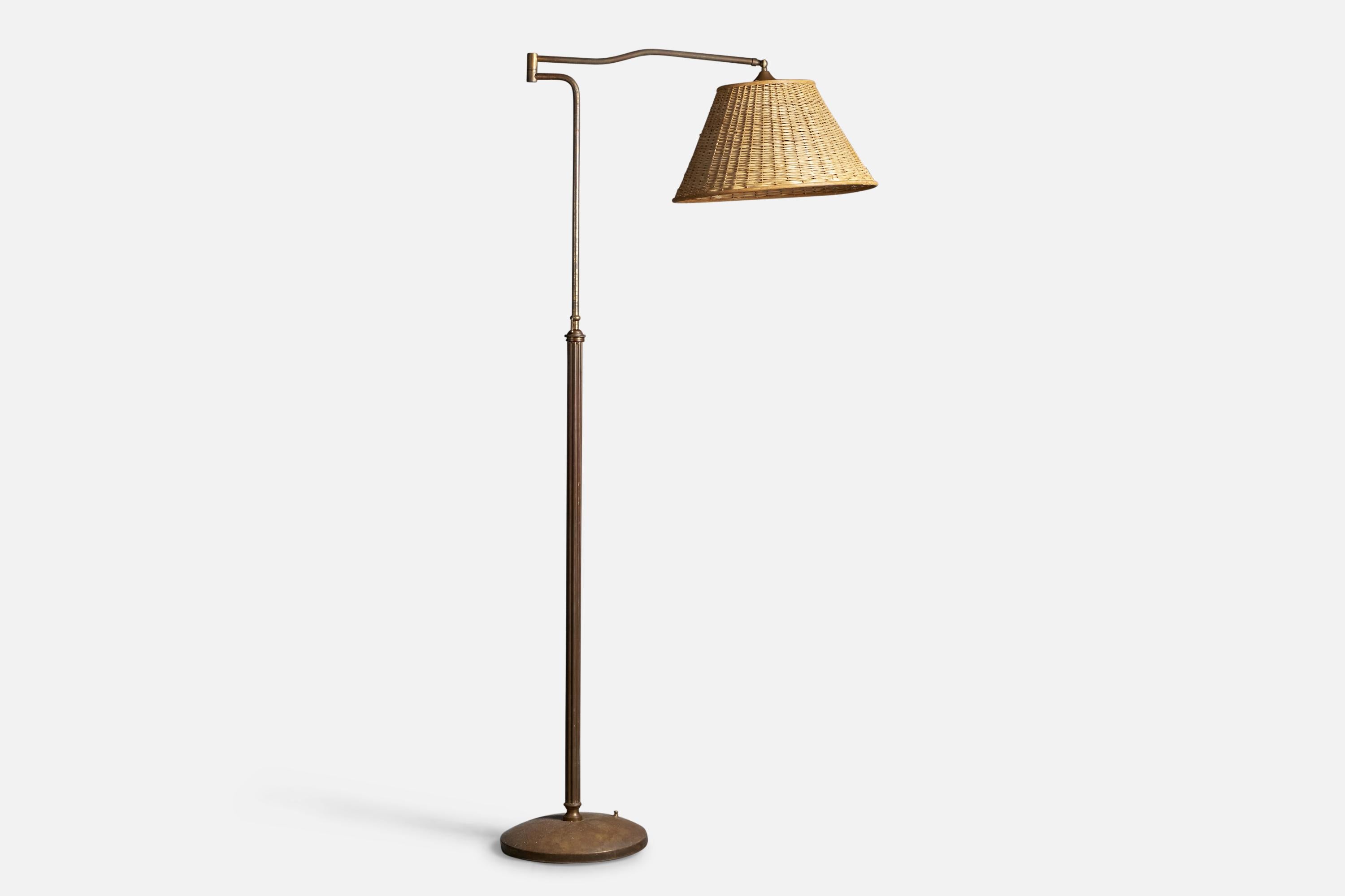 An adjustable brass and rattan floor lamp designed and produced in Italy, 1940s.

Overall Dimensions: 72.25