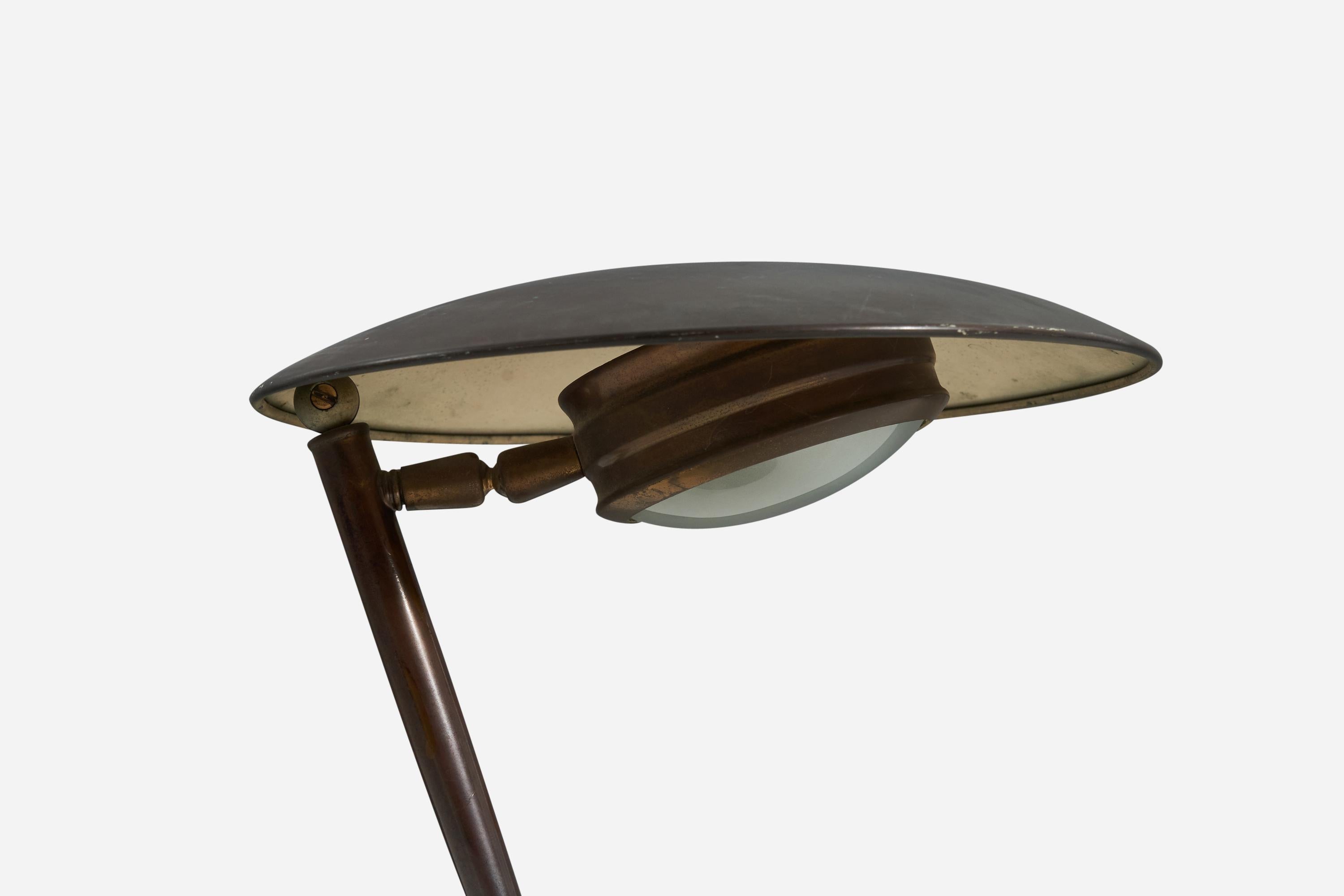 Mid-Century Modern Italian Designer, Adjustable Table Lamp, Brass, Glass, Italy, 1940s For Sale