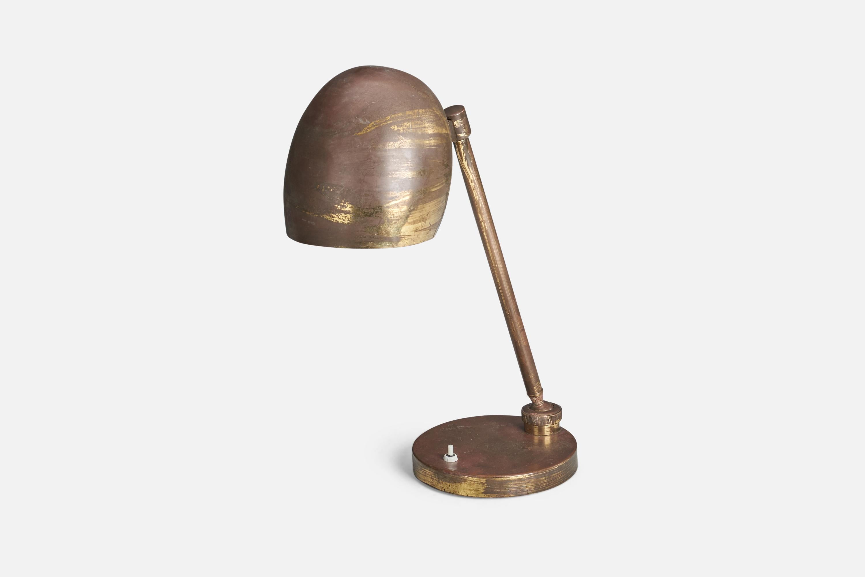 Mid-Century Modern Italian Designer, Adjustable Table Lamp, Brass, Italy, 1940s For Sale