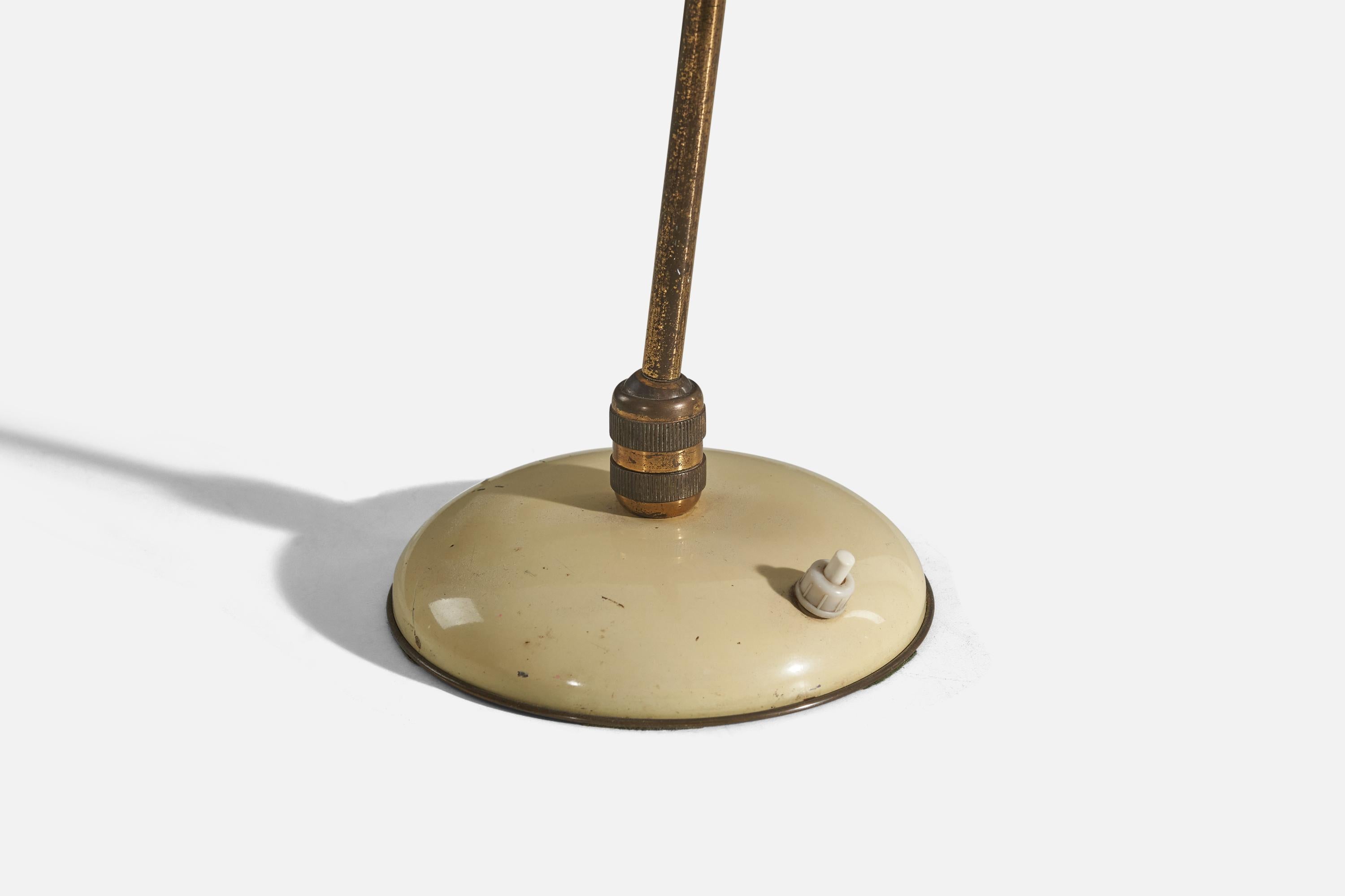 Métal Designer italien, lampe de bureau réglable en laiton et métal laqué, Italie, années 1940 en vente