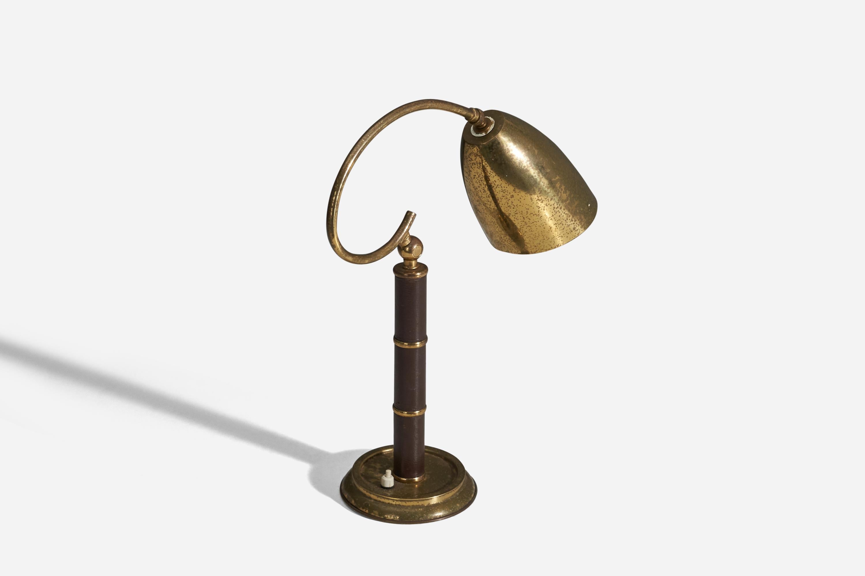 Mid-Century Modern Italian Designer, Adjustable Table Lamp, Brass, Leather, Italy, 1940s For Sale