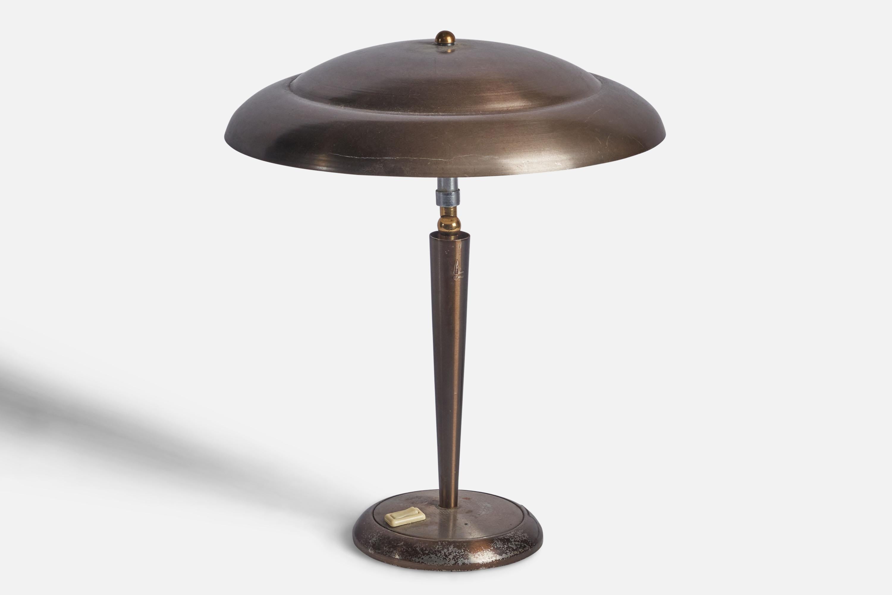 Mid-Century Modern Italian Designer, Adjustable Table Lamp, Brass, Metal, Italy, 1950s For Sale