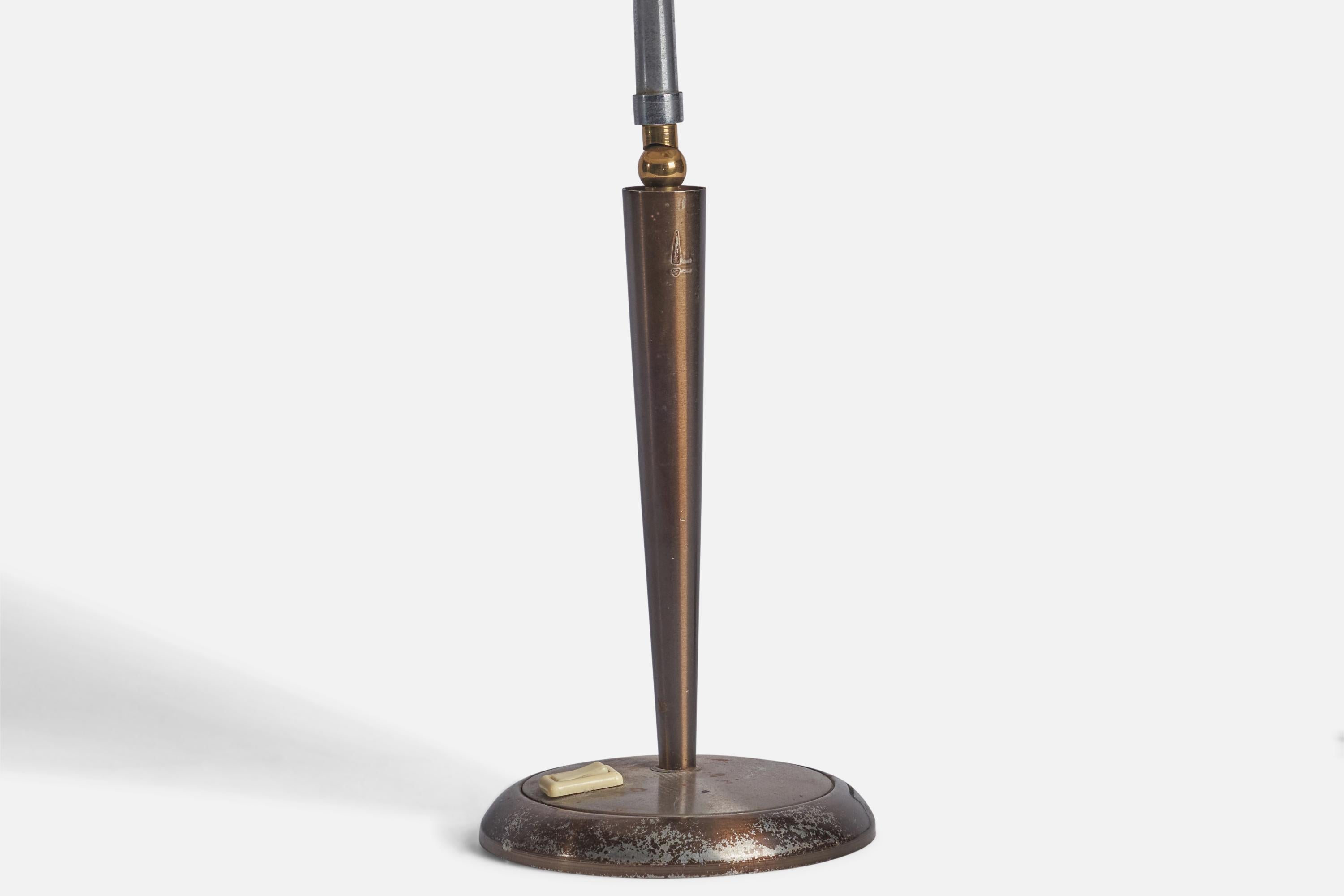 Mid-20th Century Italian Designer, Adjustable Table Lamp, Brass, Metal, Italy, 1950s For Sale