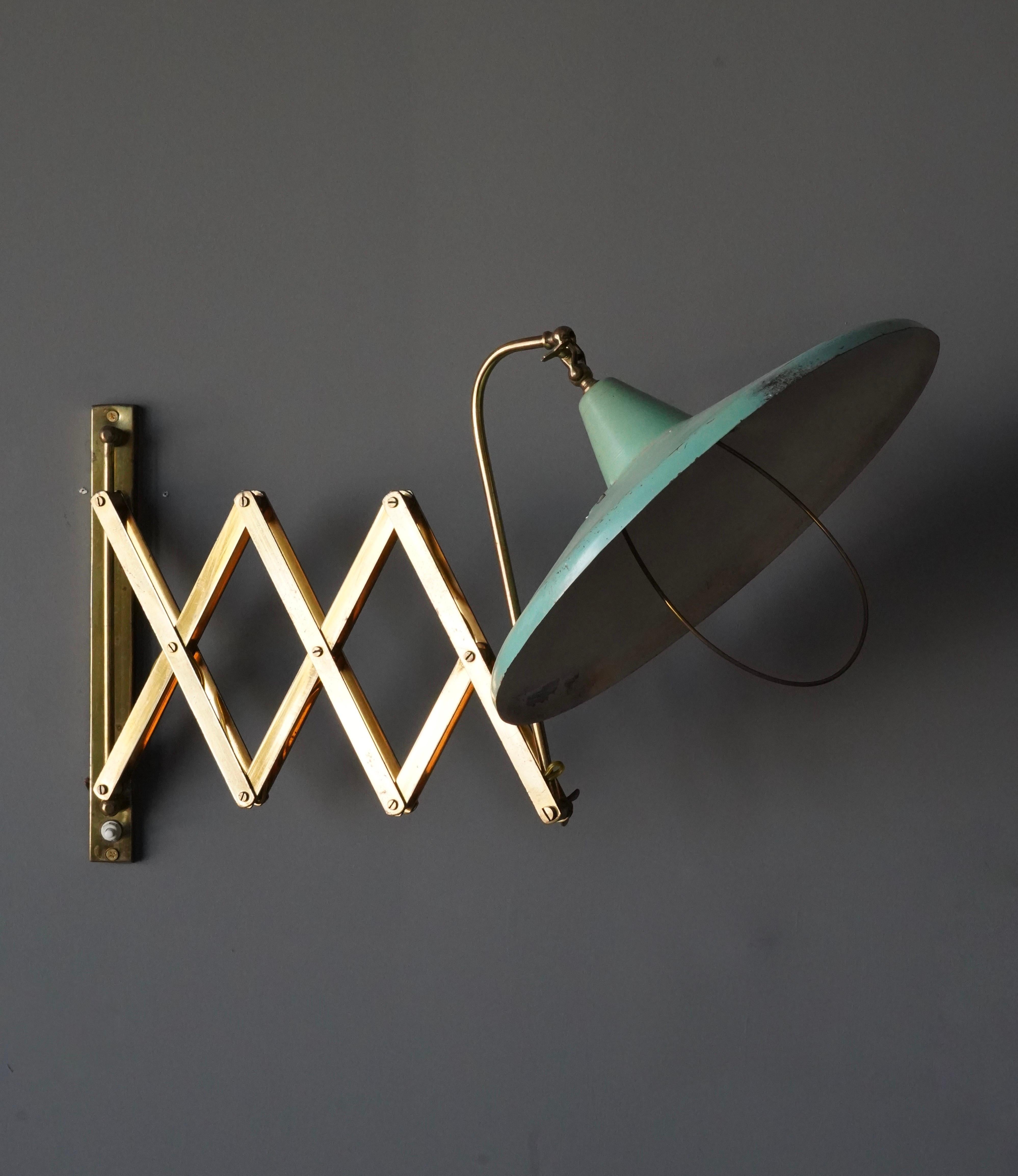 Italian Designer, Adjustable Wall Light, Brass Green Lacquered Metal Italy 1940s In Fair Condition For Sale In High Point, NC