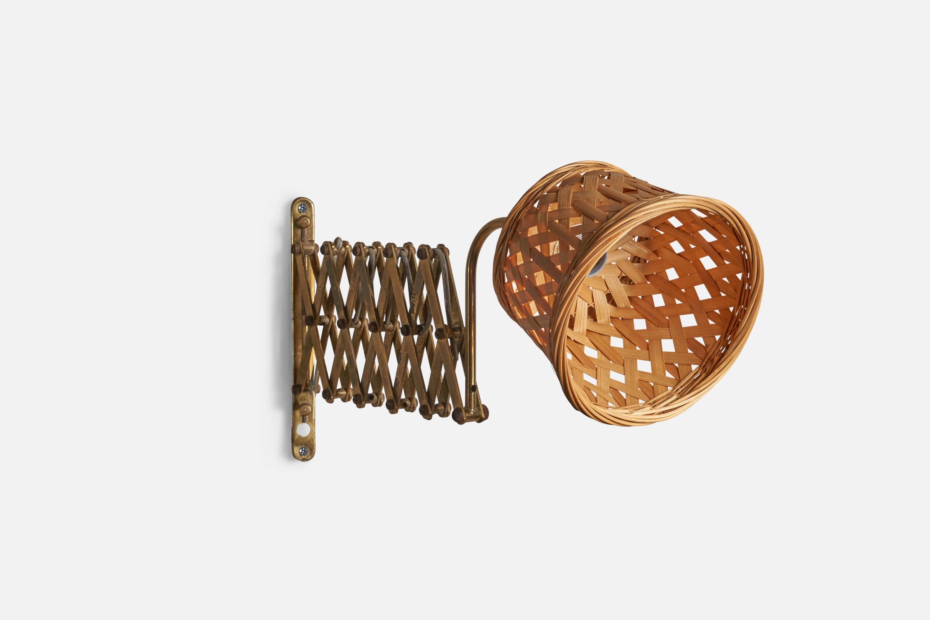 Mid-Century Modern Italian Designer, Adjustable Wall Light, Brass, Rattan, Italy, 1940s For Sale