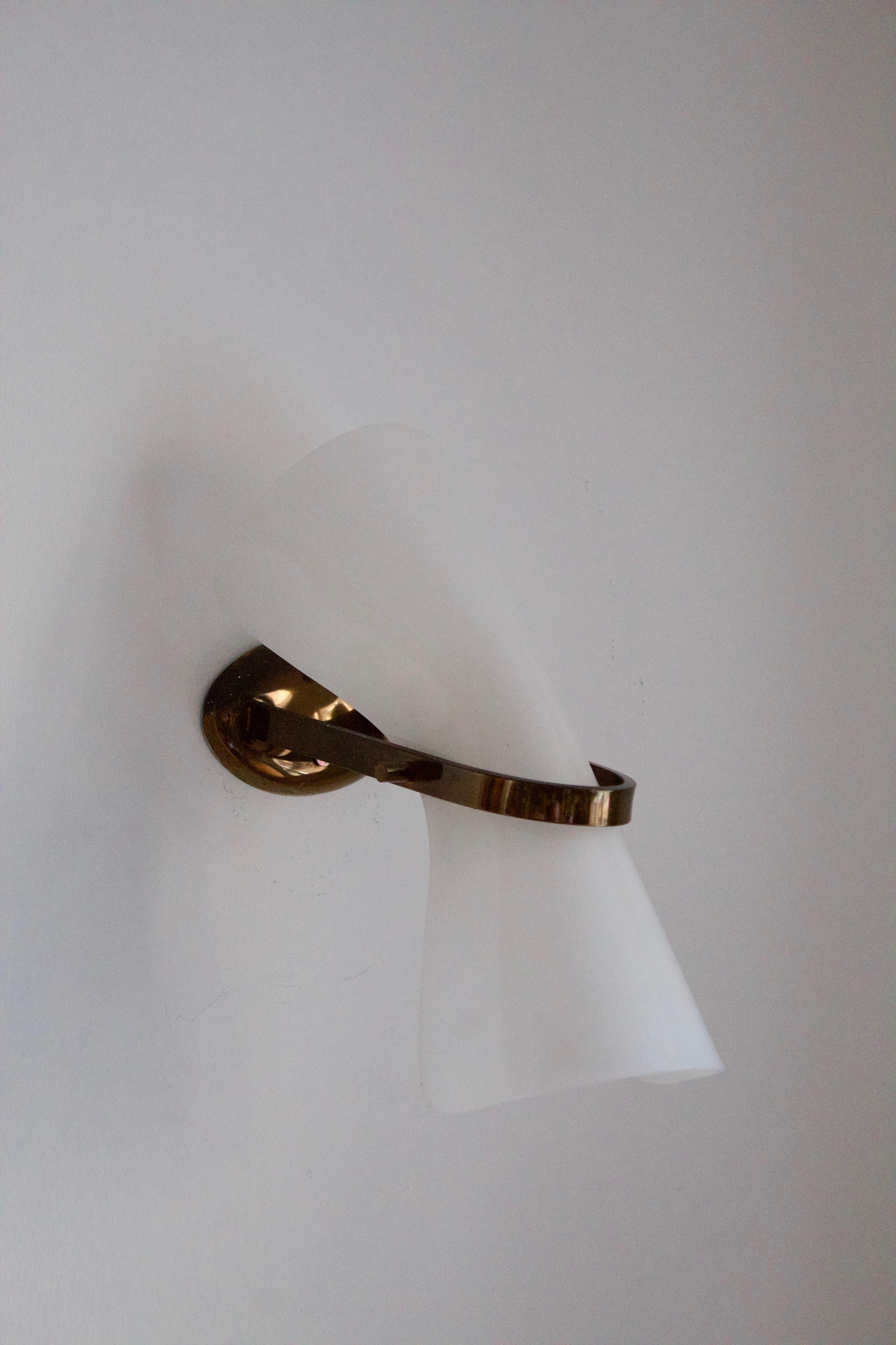 Italian Designer, Adjustable Wall Light / Sconce, Brass, Acrylic, Italy, 1960s 2