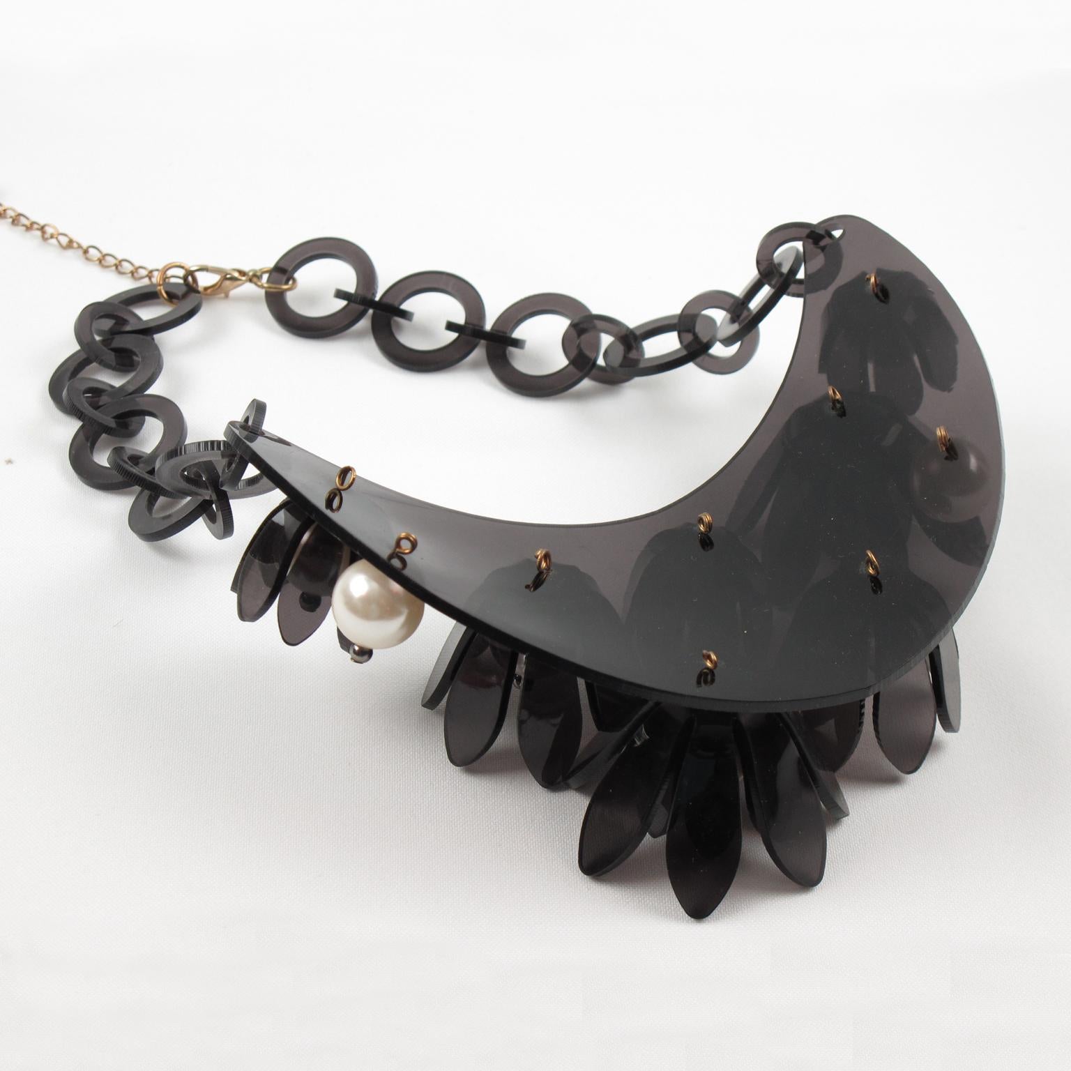 Anthracite Gray Acrylic Necklace with Flowers and Pearls For Sale 1