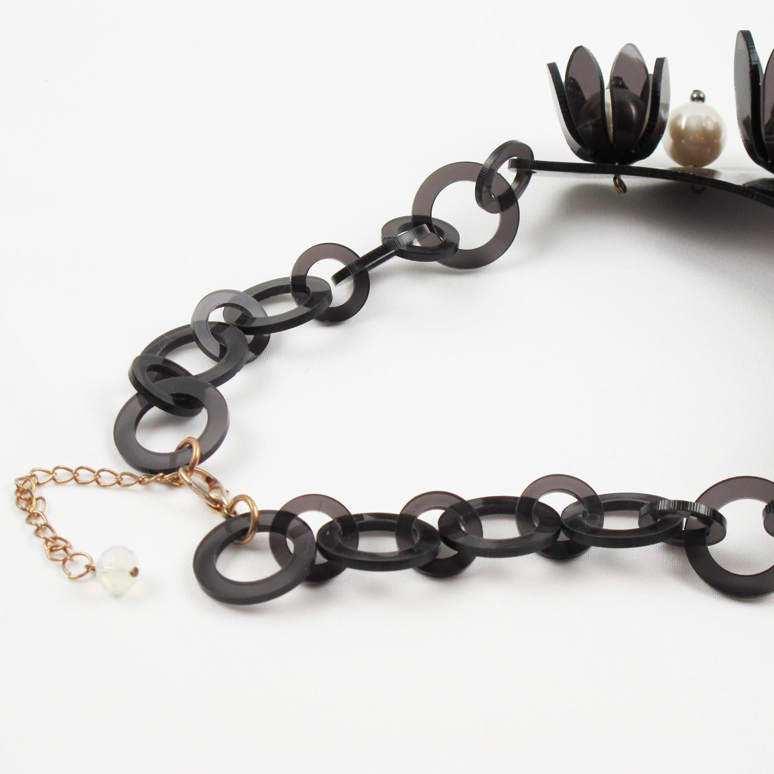 Anthracite Gray Acrylic Necklace with Flowers and Pearls For Sale 2